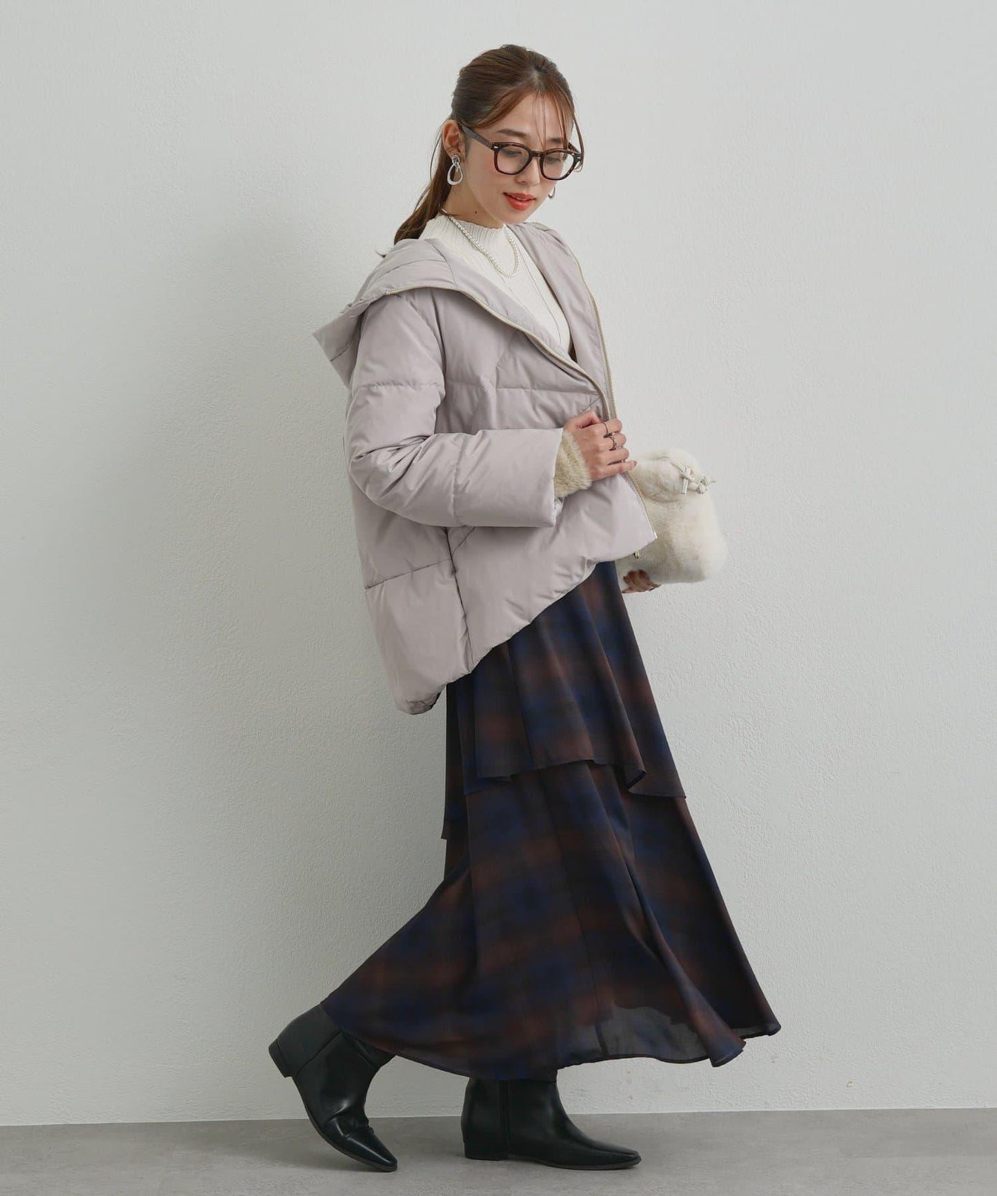 袖部毛絨拼接不規則羅紋針織衫