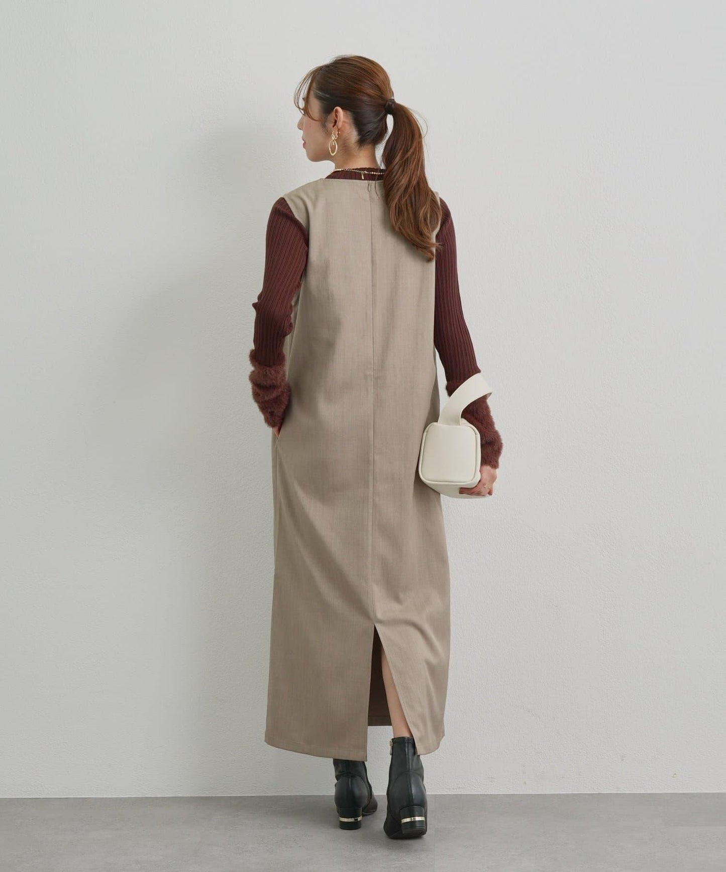 袖部毛絨拼接不規則羅紋針織衫