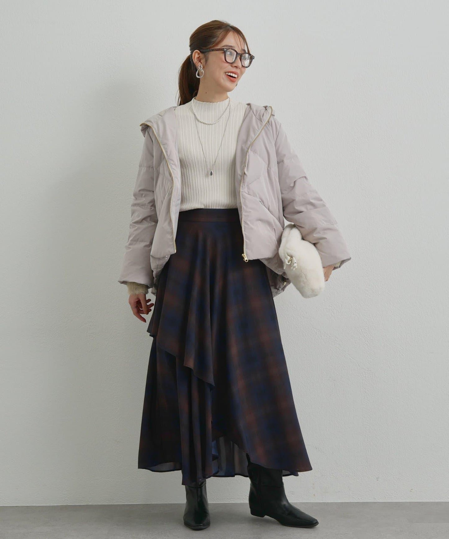 袖部毛絨拼接不規則羅紋針織衫