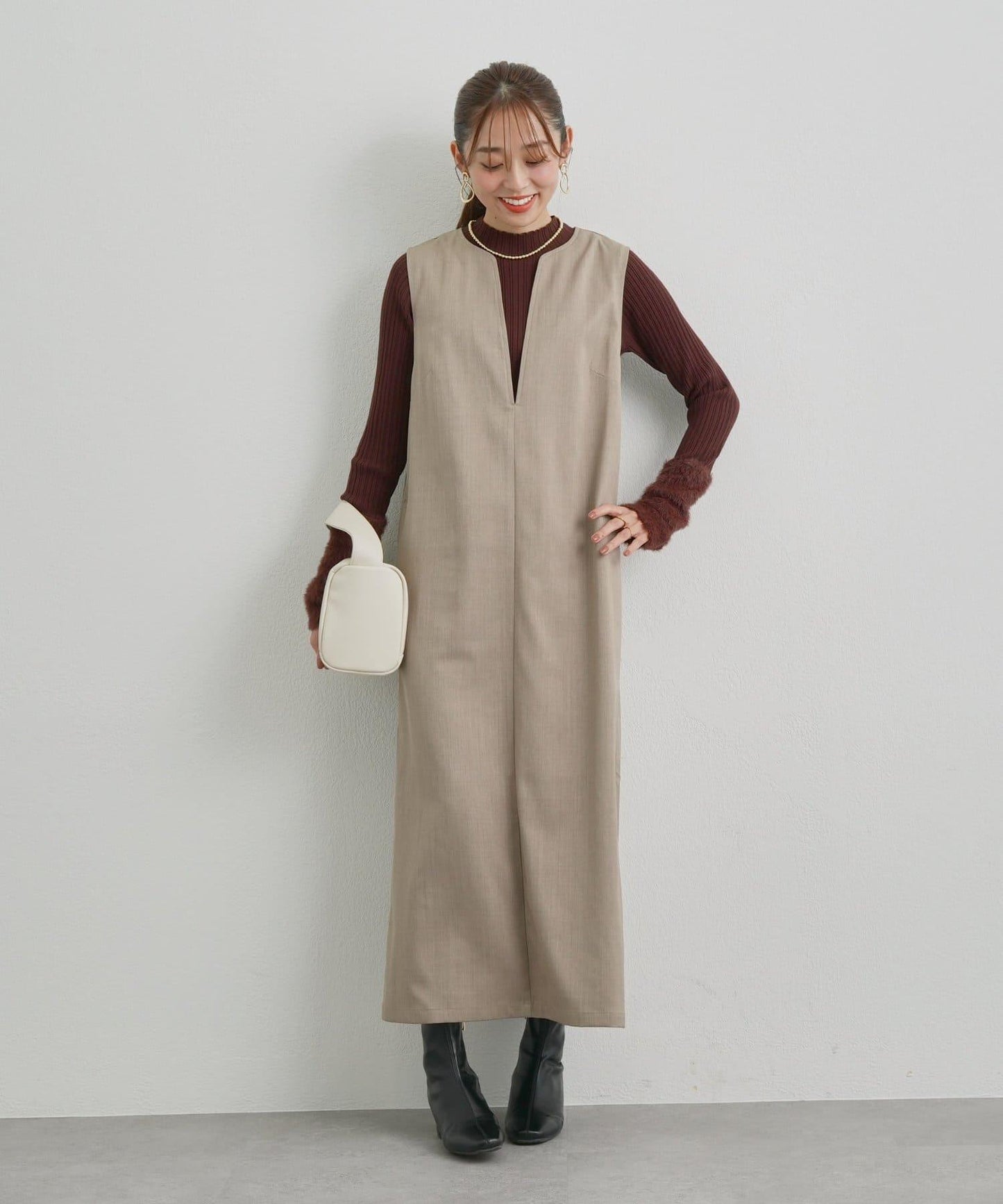 袖部毛絨拼接不規則羅紋針織衫