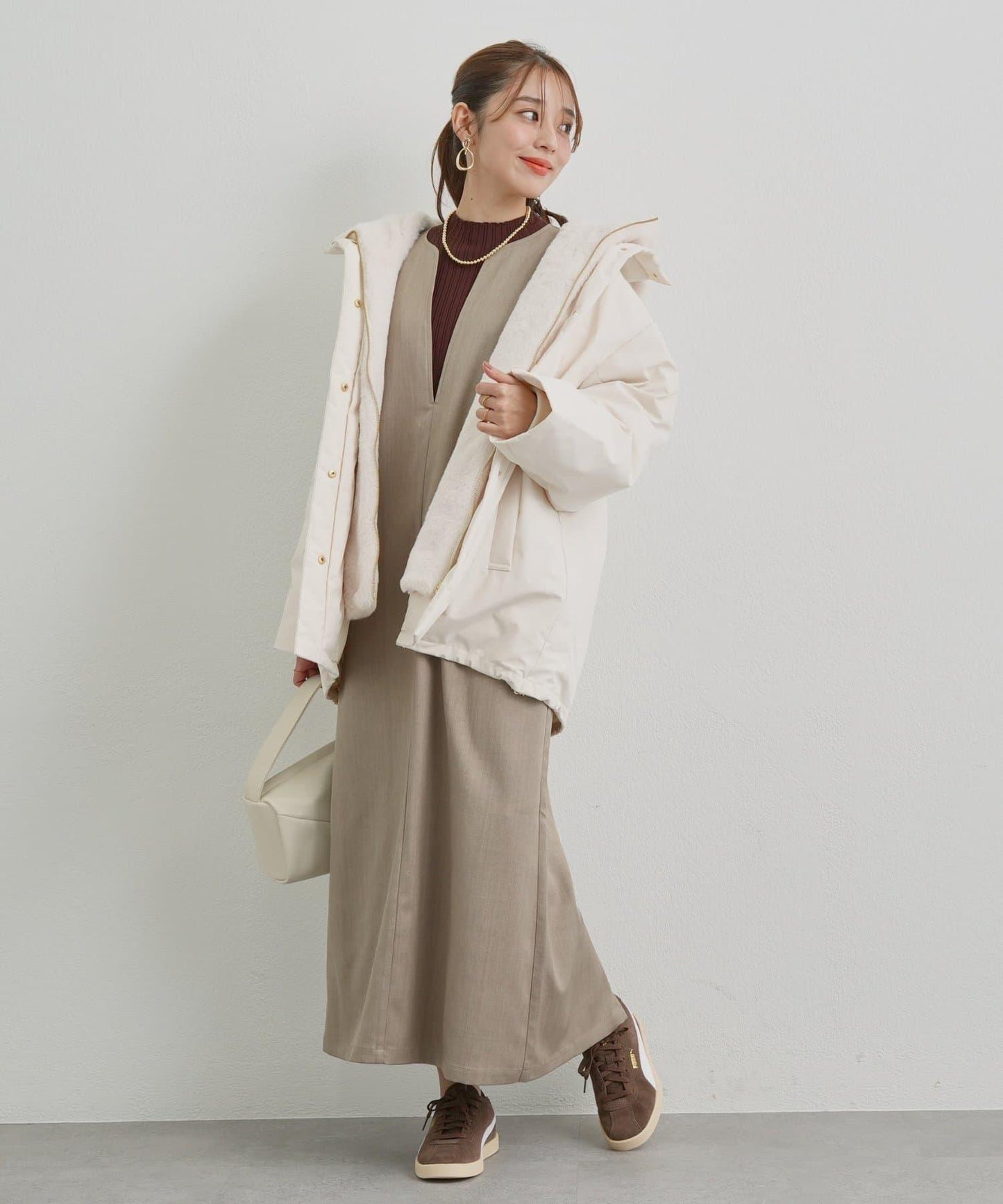 袖部毛絨拼接不規則羅紋針織衫