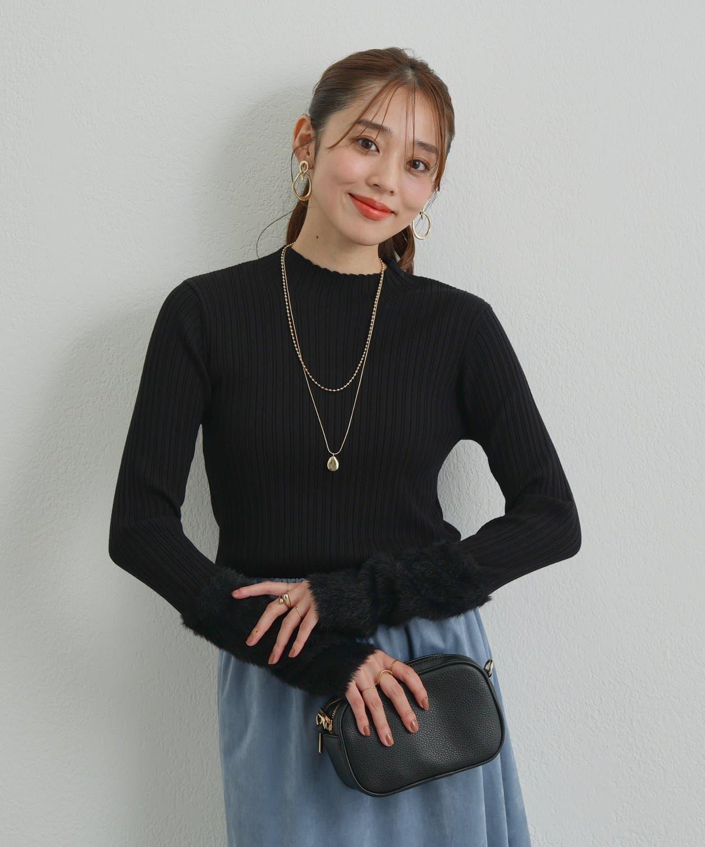 袖部毛絨拼接不規則羅紋針織衫