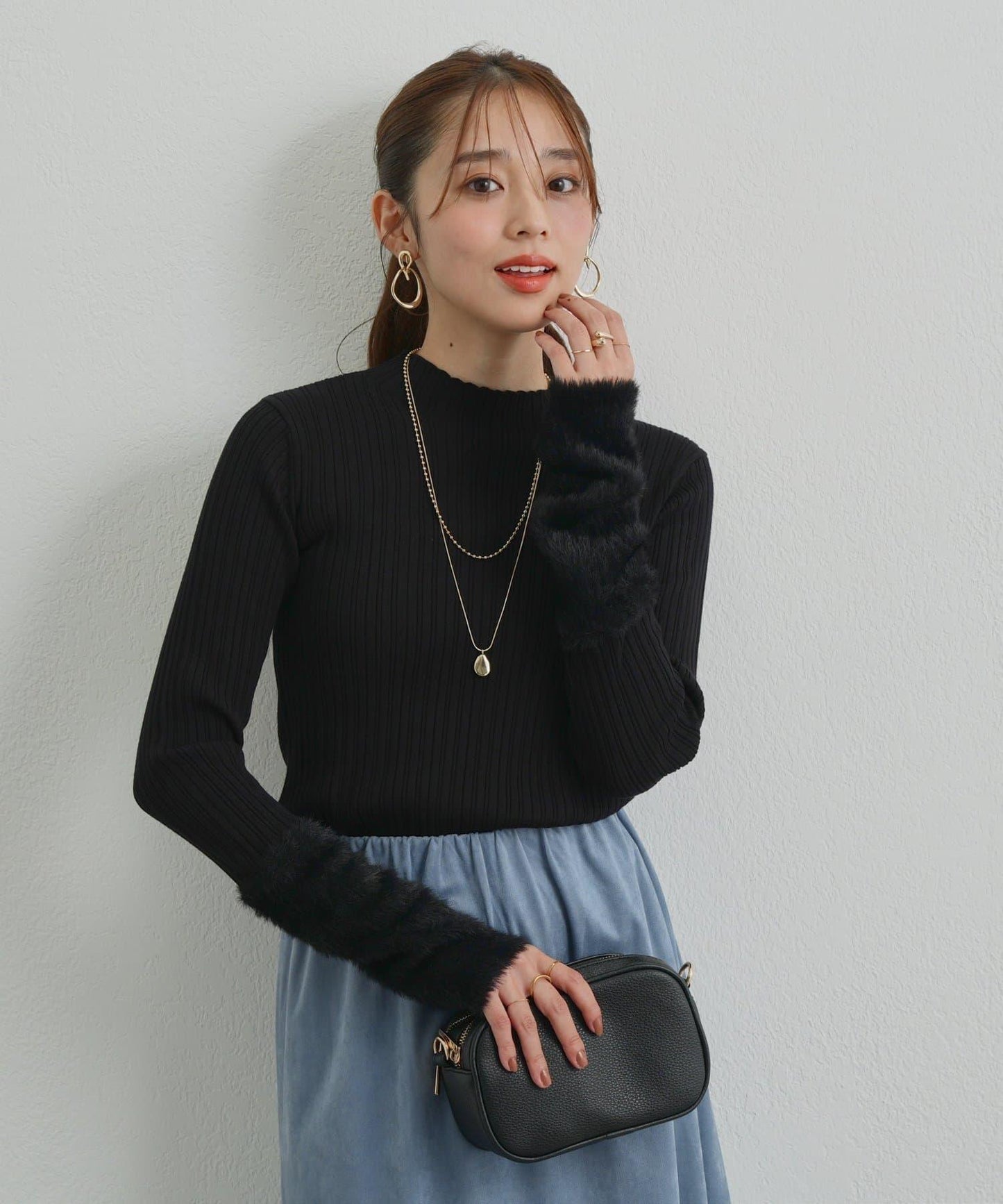 袖部毛絨拼接不規則羅紋針織衫