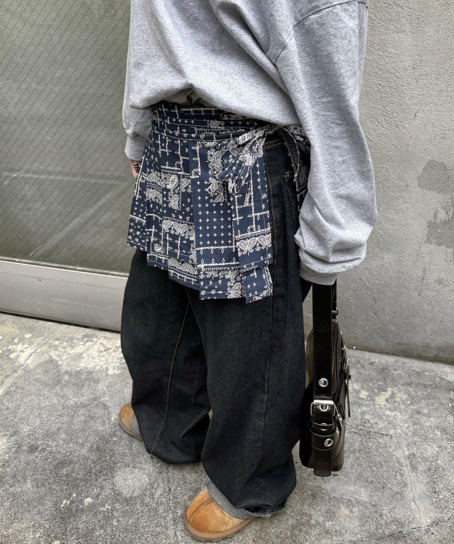 百褶包裹腰帶