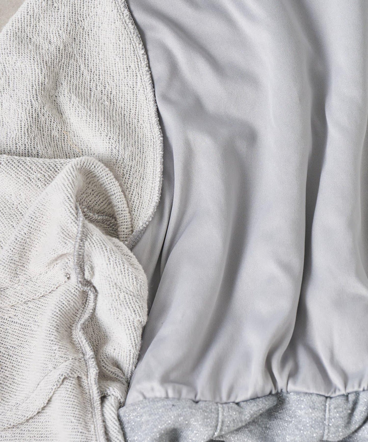 下襬氣球袖亮絲衛衣