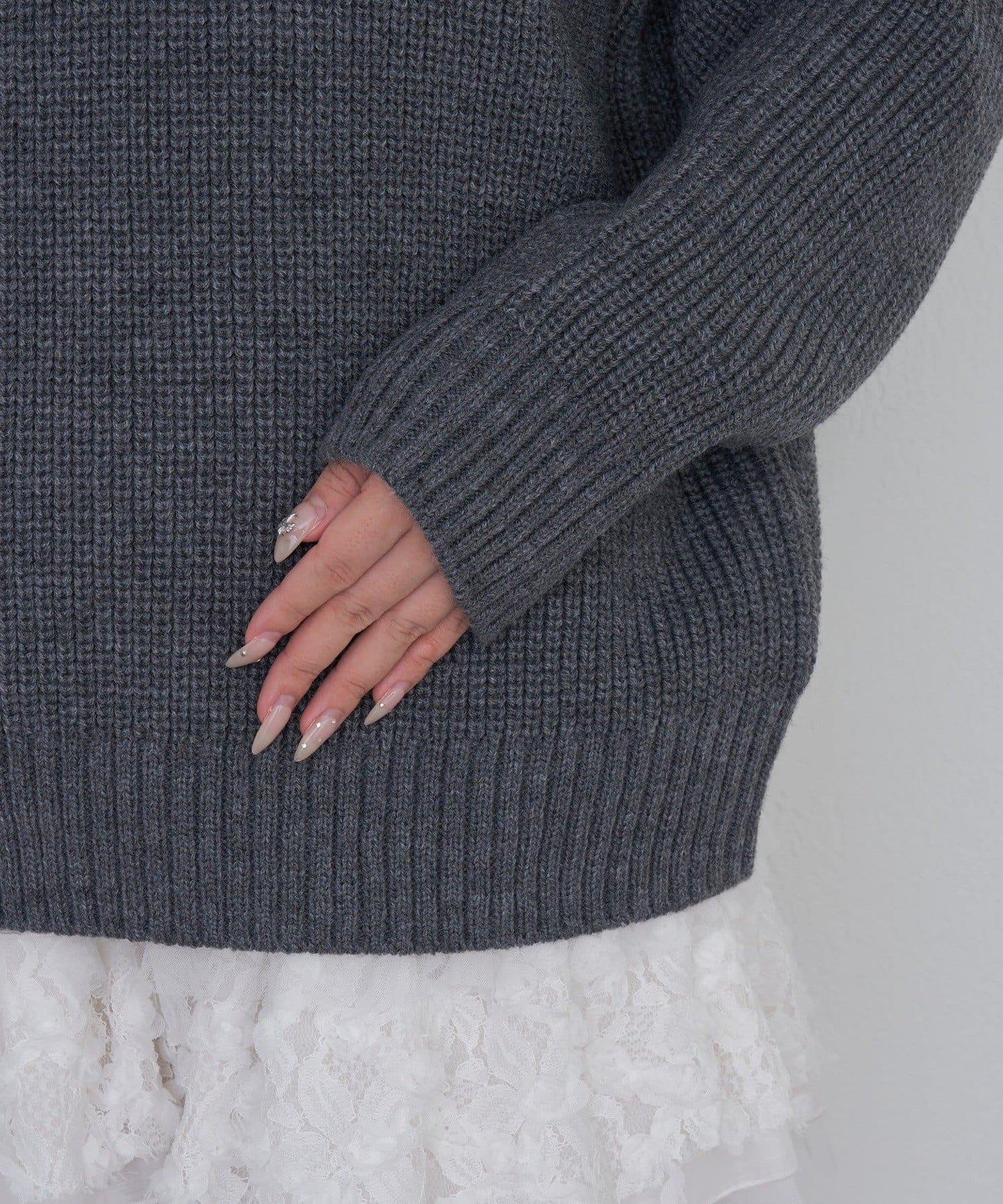 立領胸部刺繡針織衫