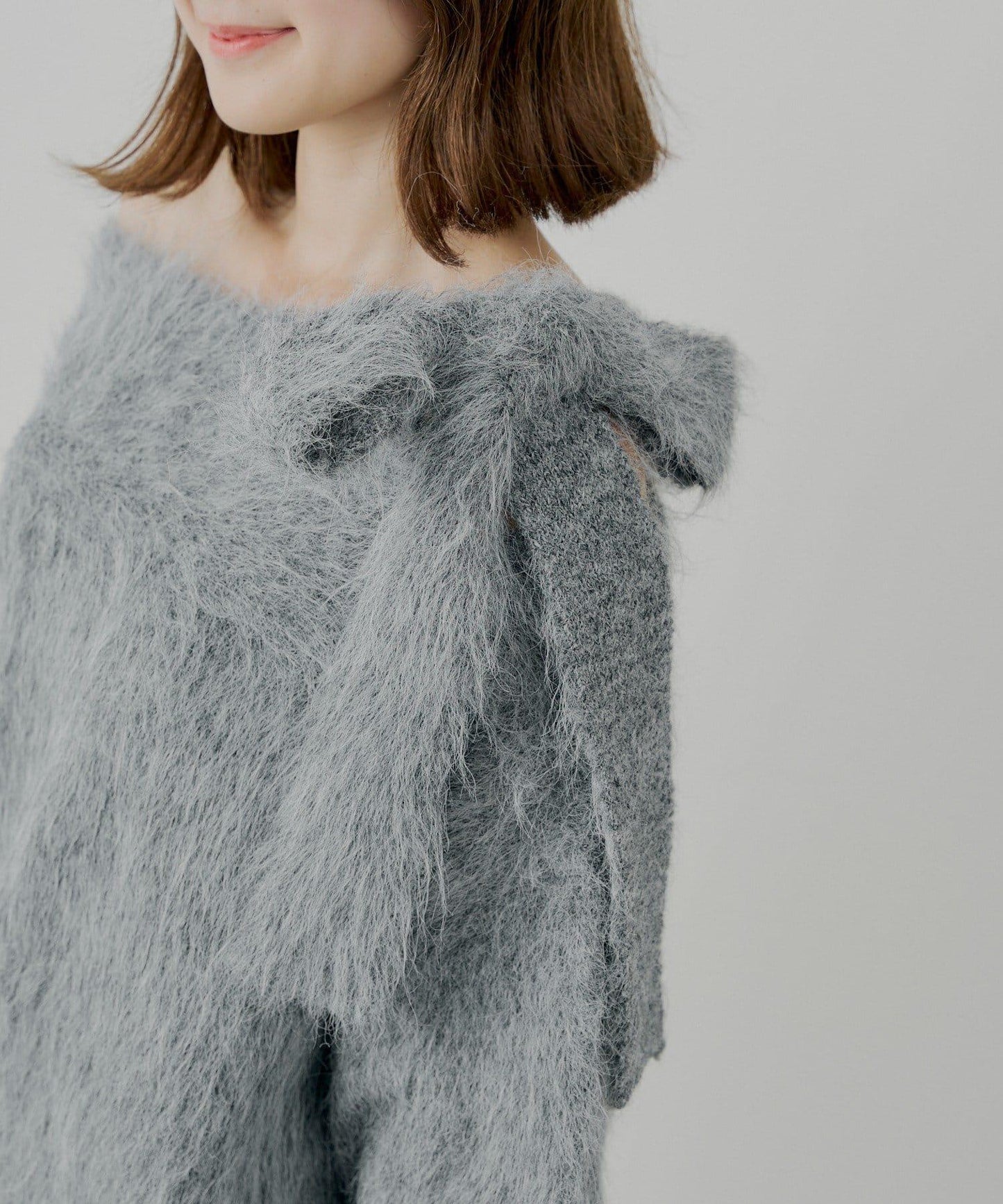 肩帶蝴蝶結露肩開衩一字領針織衫