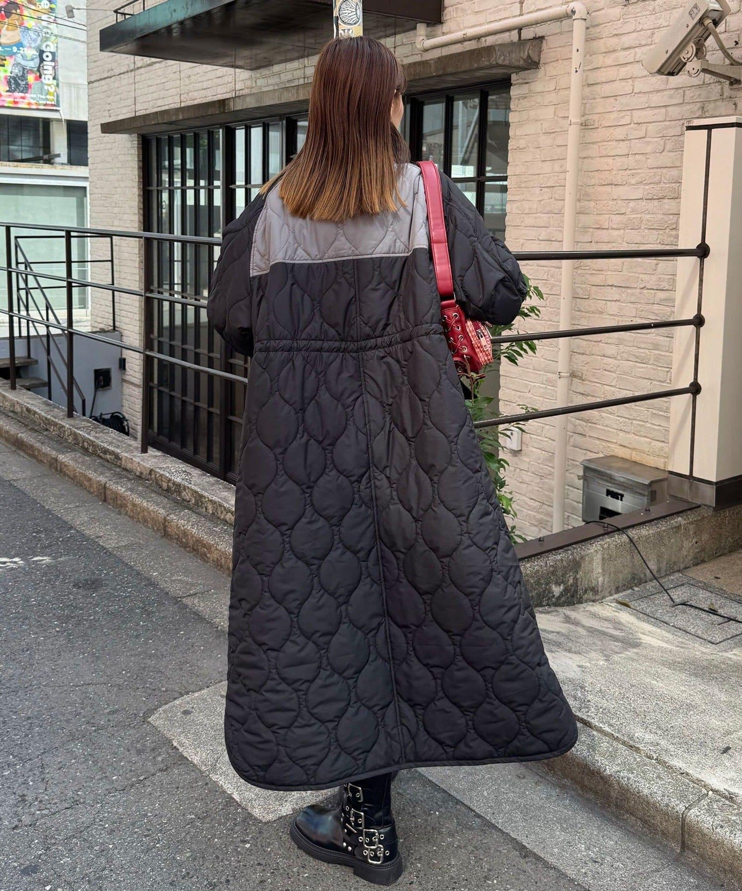 拼色翻領羊羔絨長款夾棉外套