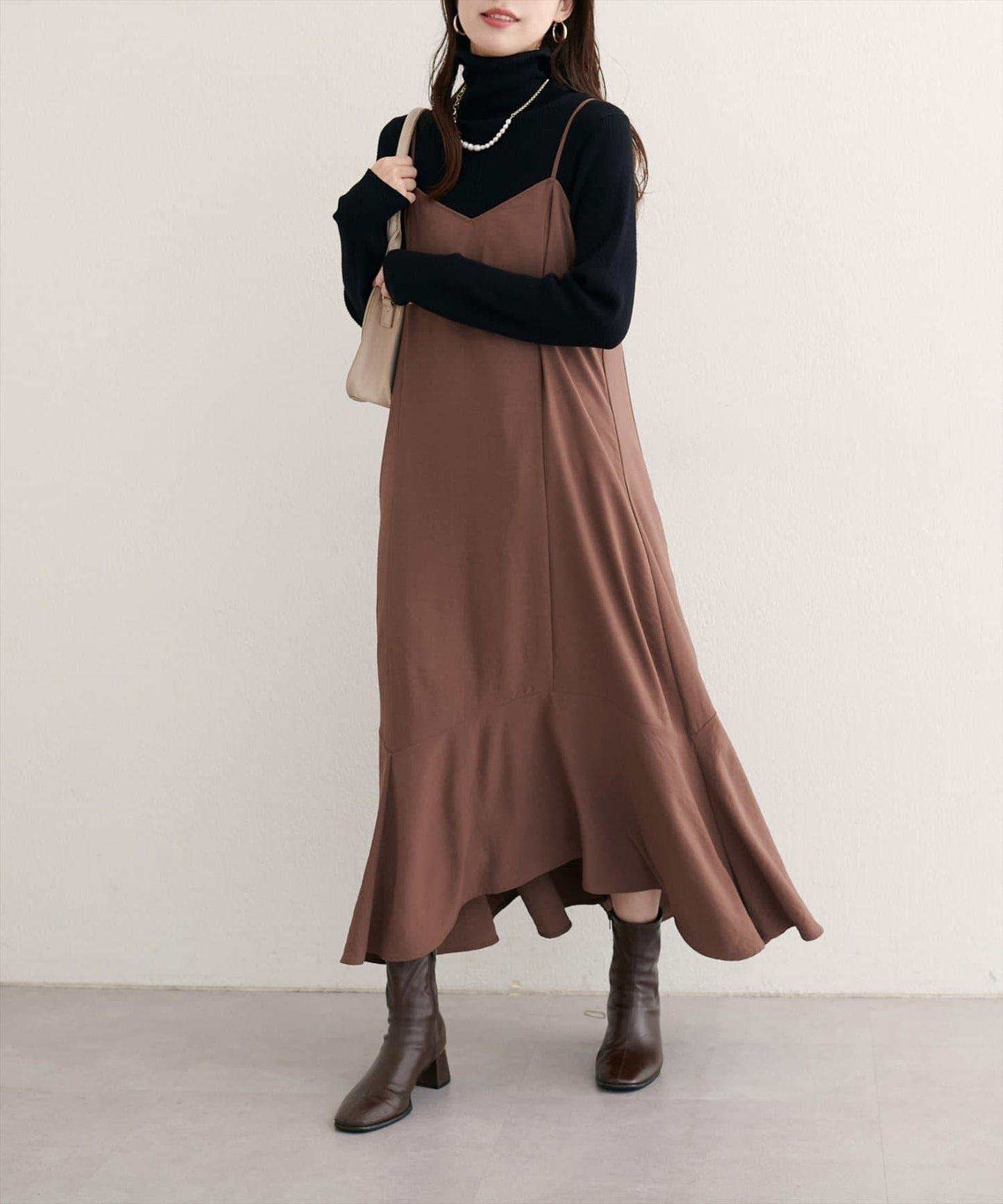 【natural couture】不對稱下襬吊帶連衣裙