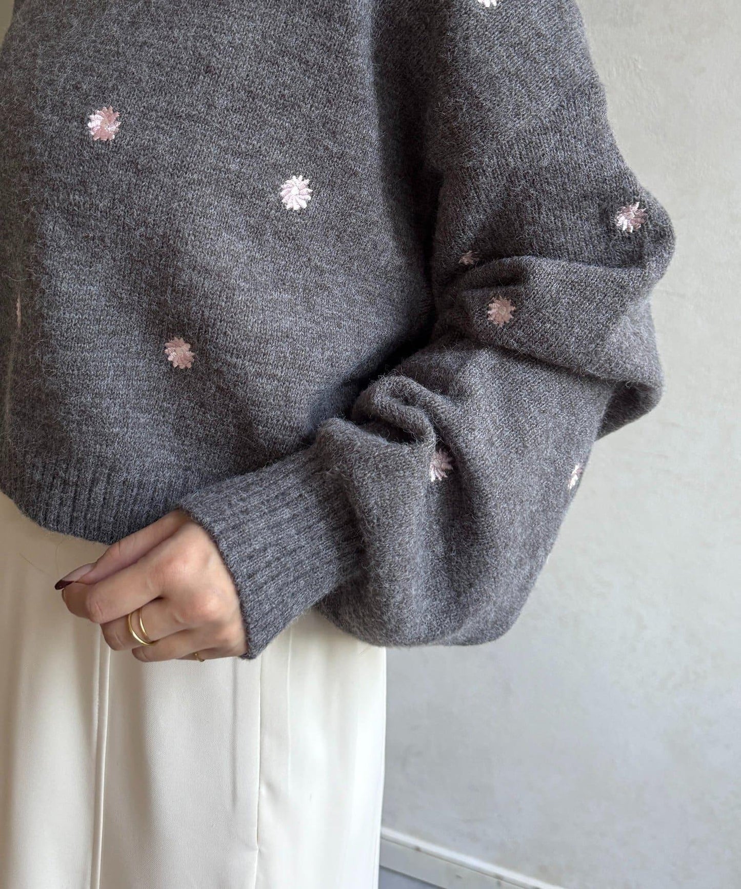 花卉刺繡短款針織衫