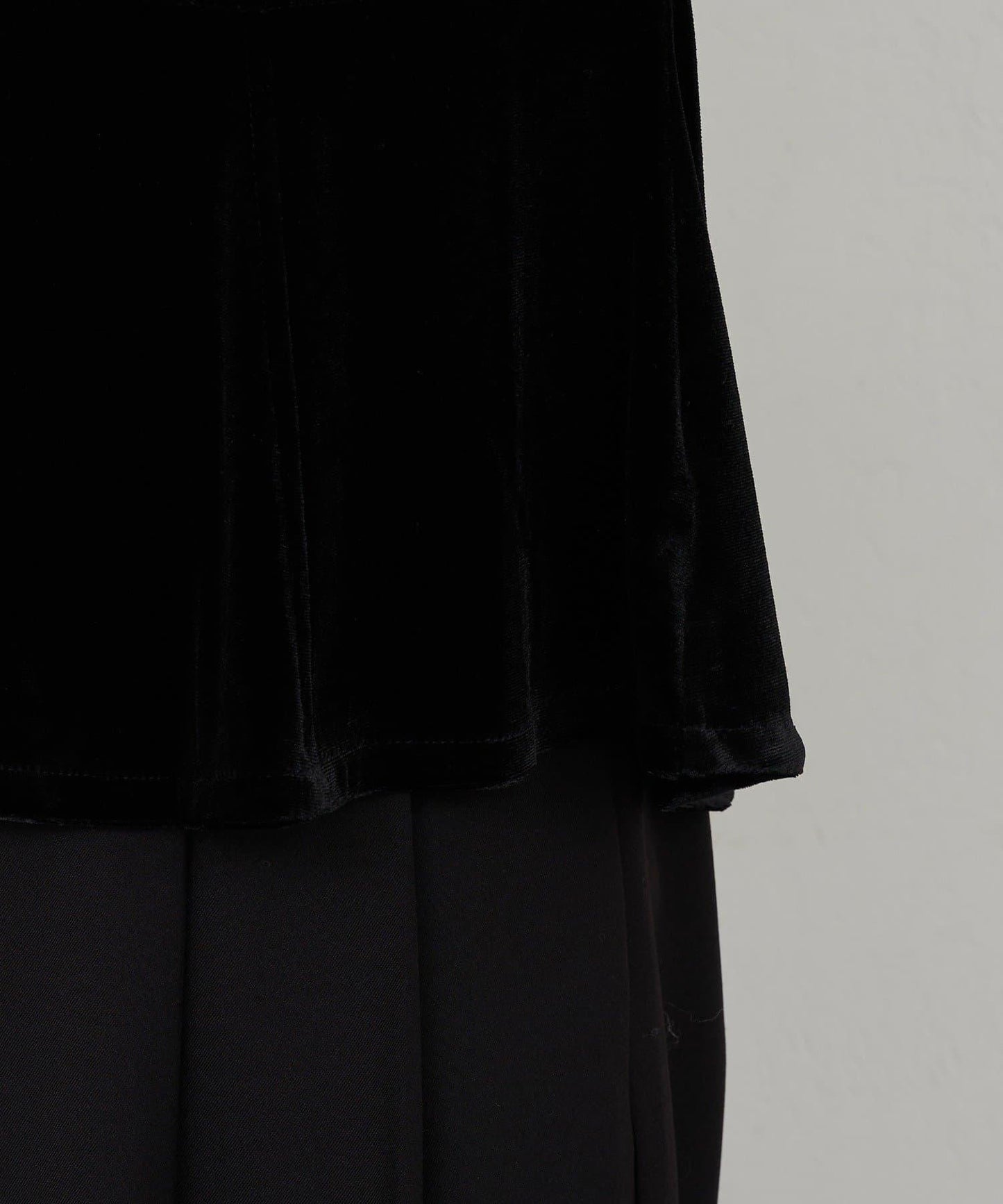 天鵝絨荷葉邊下襬套頭衫