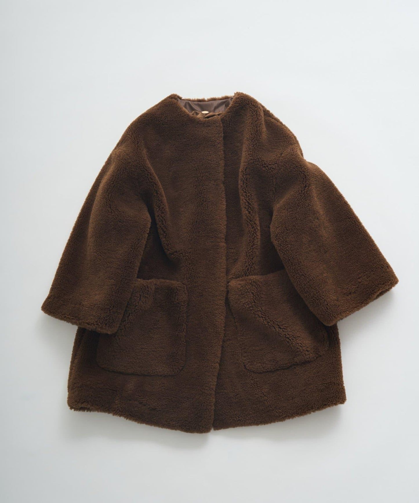 再生羊羔絨無領大衣