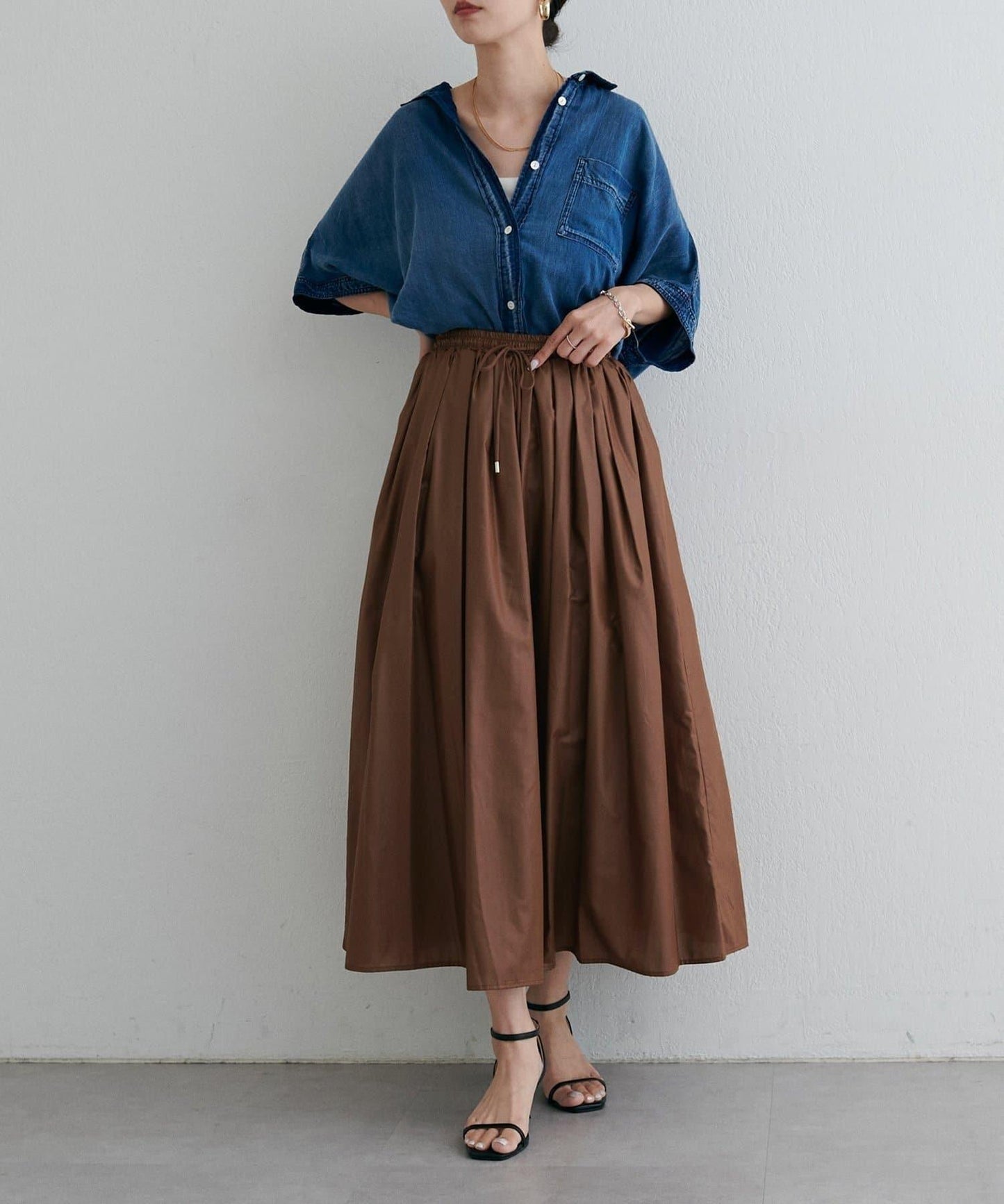 【LARUTA】塗層棉質褶皺半身裙