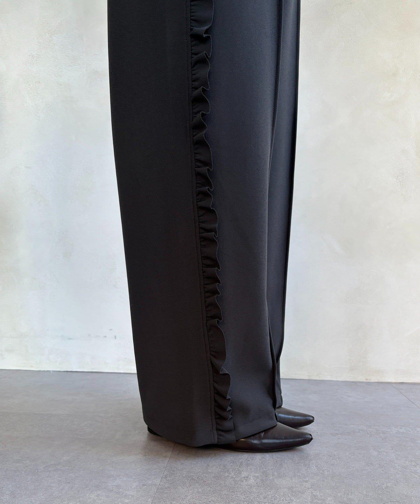 剪裁喬其紗側邊荷葉邊褲