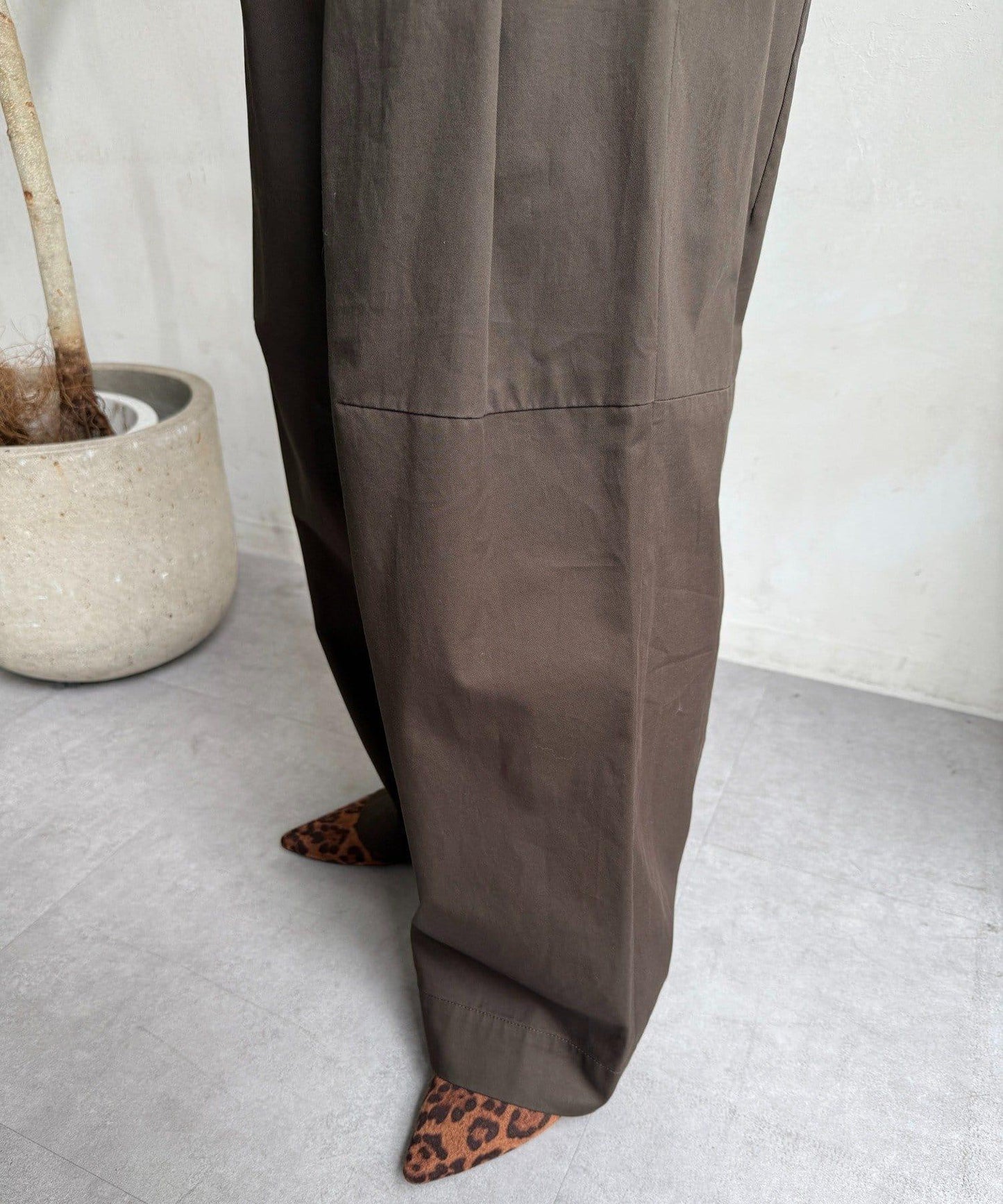 斜紋寬腿休閒褲