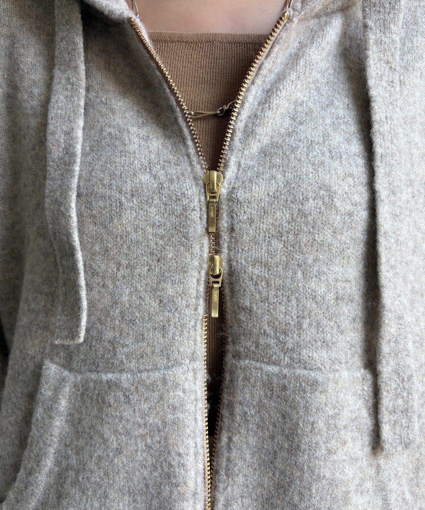 絨毛紗線拉鍊連帽衫