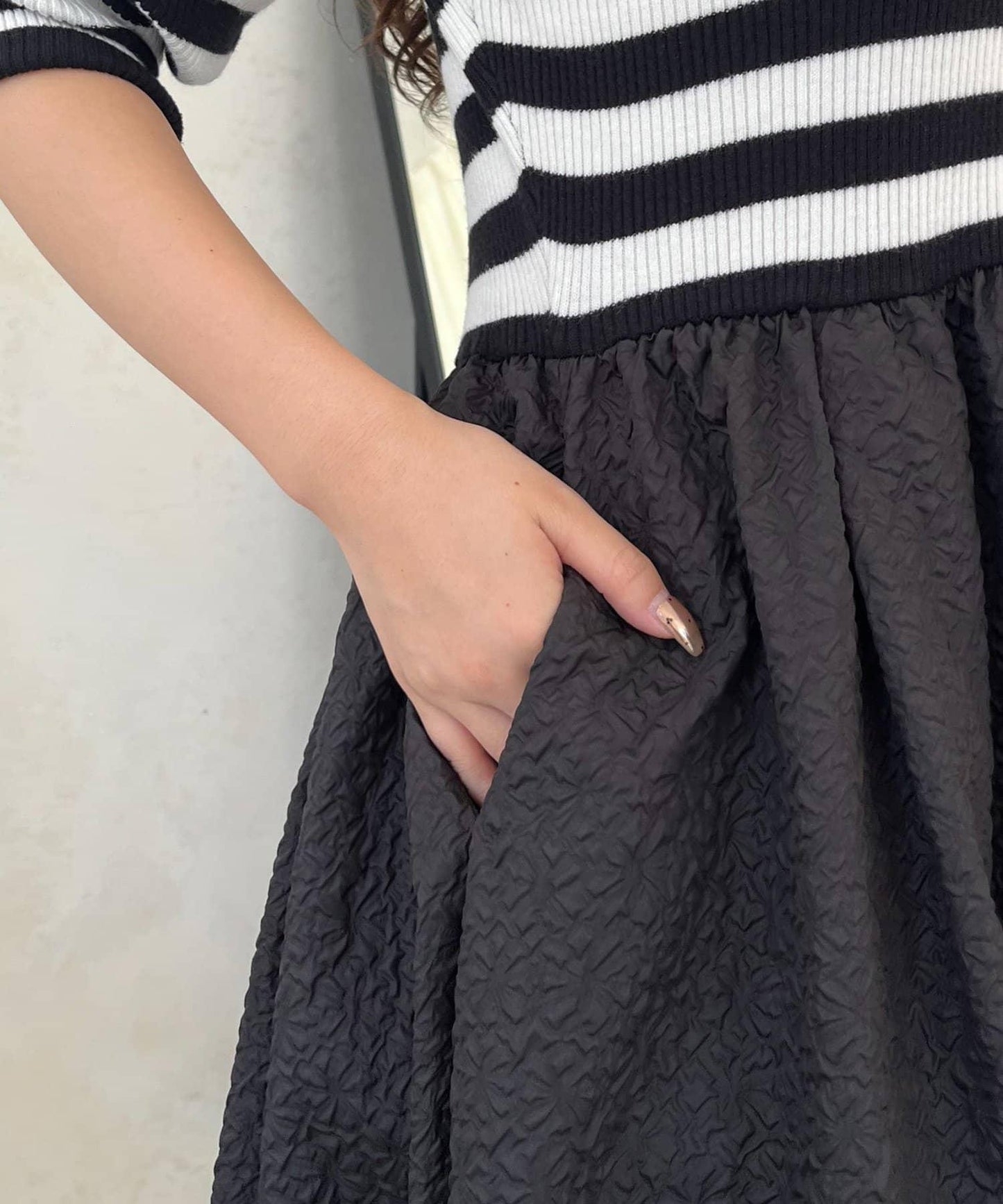 【前後兩穿】珍珠紐扣拼接喇叭連衣裙