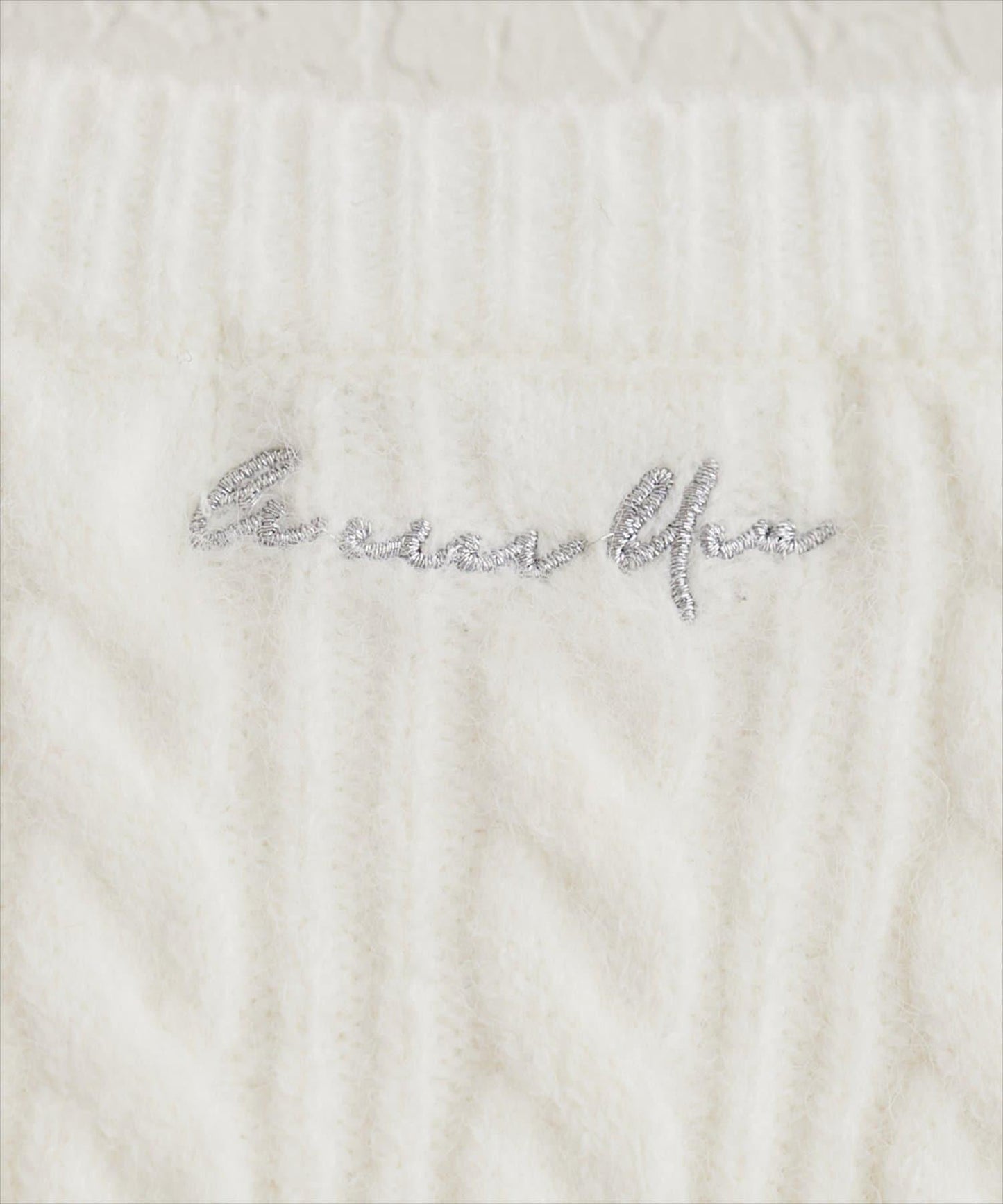 柔軟蓬鬆麻花針織套頭衫