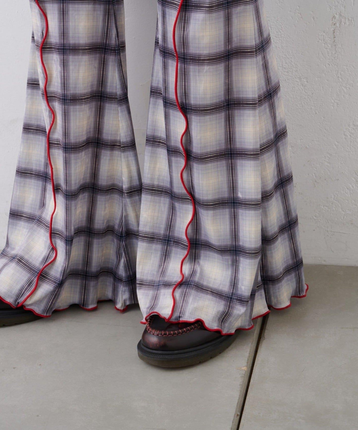 ★【HELLO.SANFRANCISCO/ハローサンフランシスコ】格紋荷葉邊拼接喇叭褲