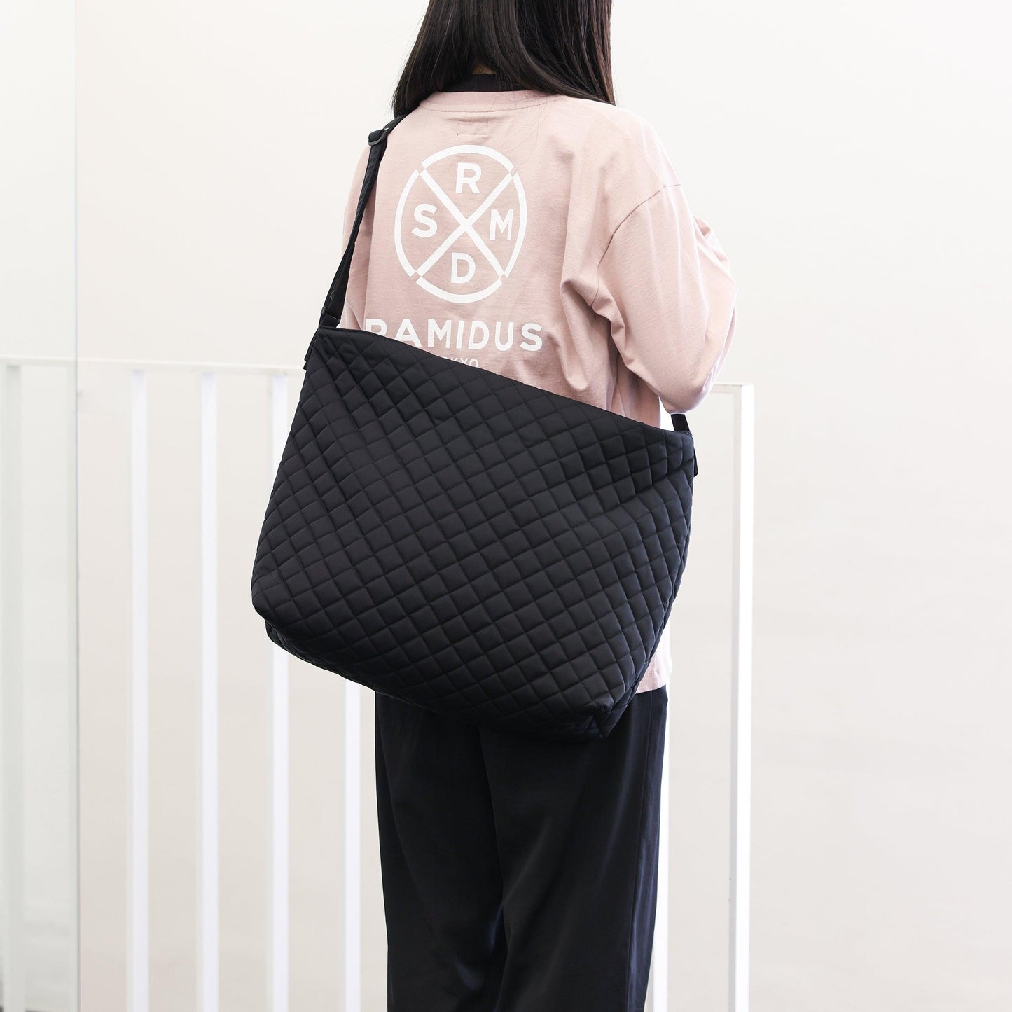 BLACK BEAUTY Noir 單肩包(大號)