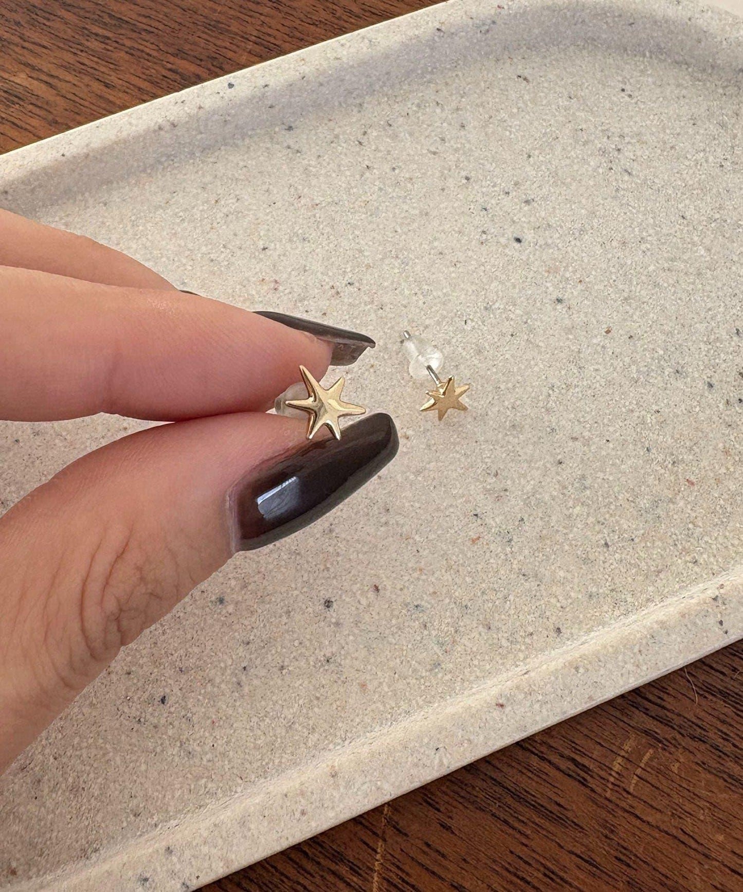 〈GOLDY/ゴールディ〉星塵耳釘