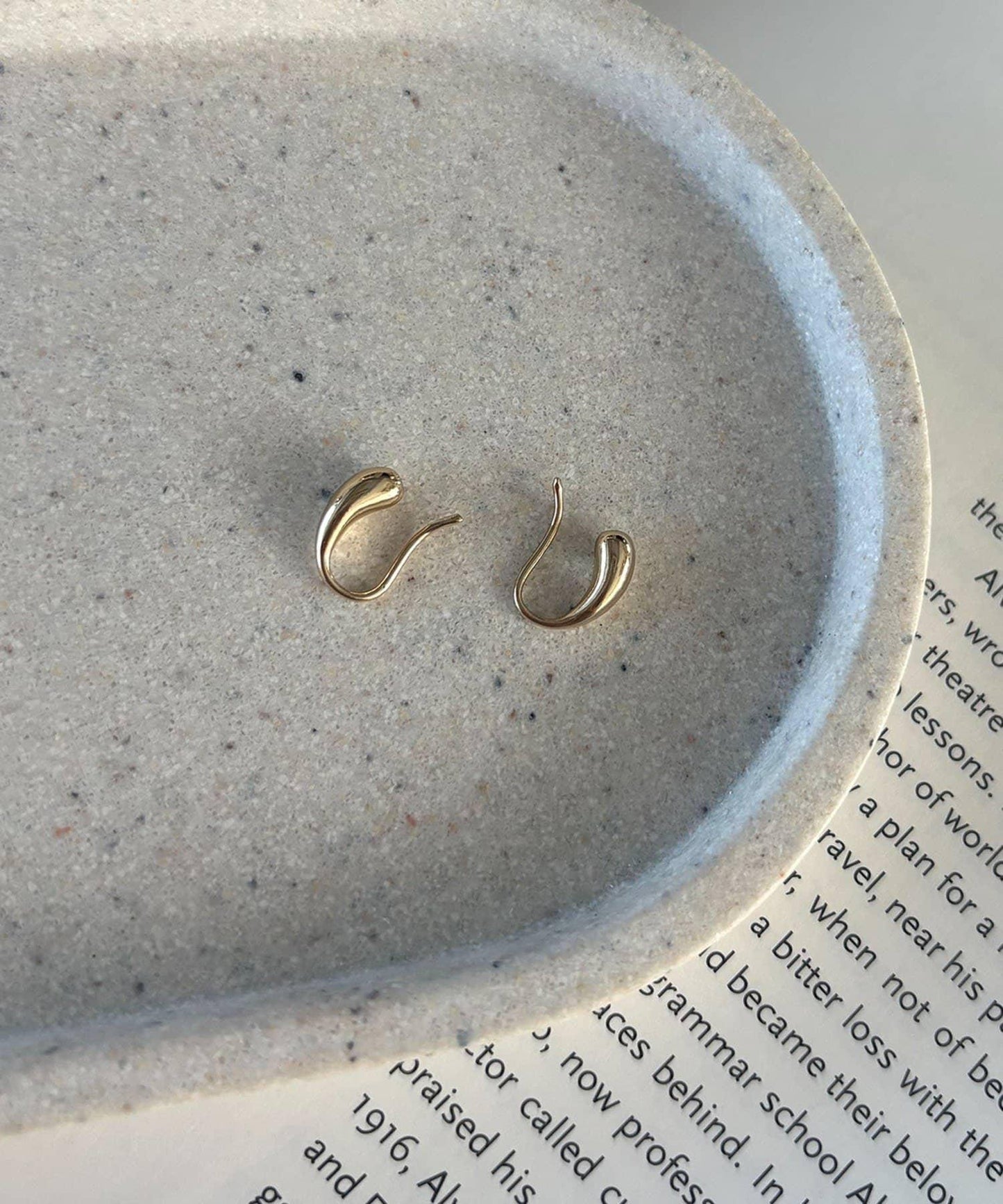 GOLDY水滴形耳鉤耳環