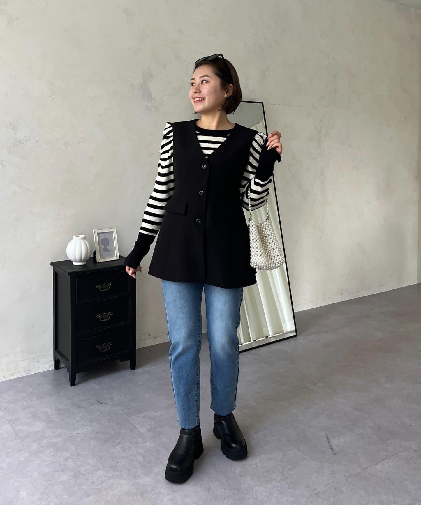 【MOMO】荷葉邊V領無袖外套