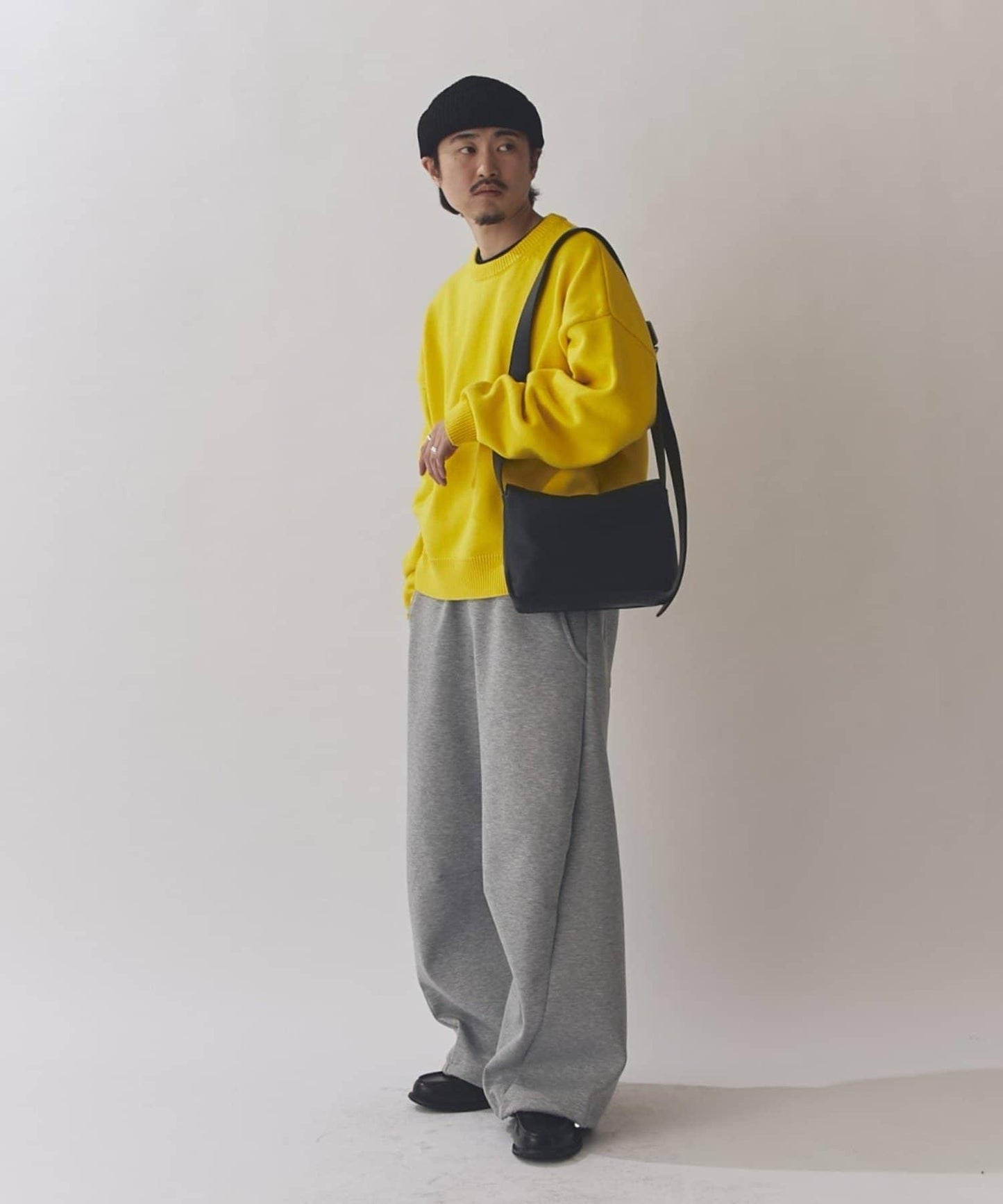 翻蓋設計單肩包