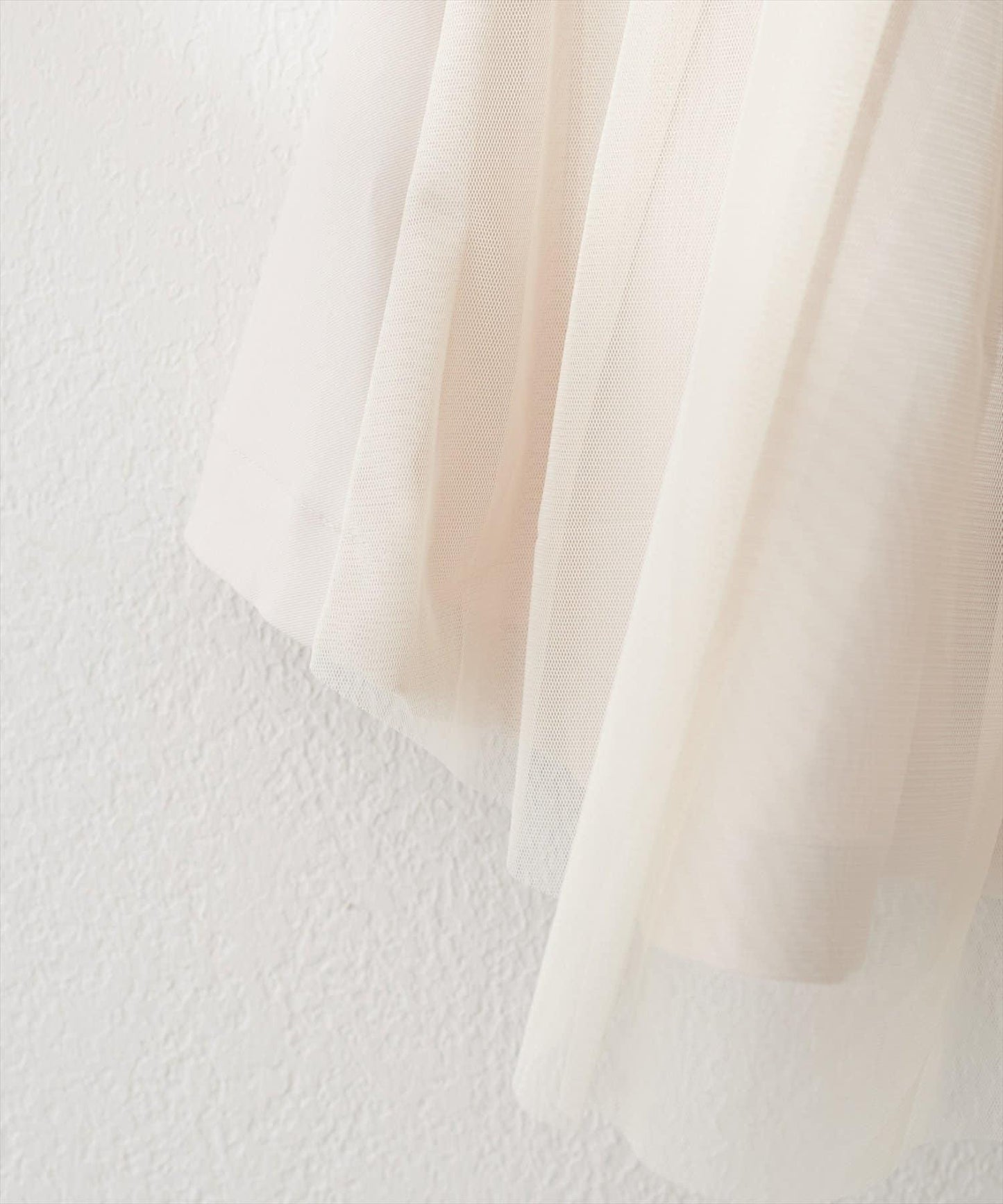 背部網紗荷葉擺設計 戶外風夾克