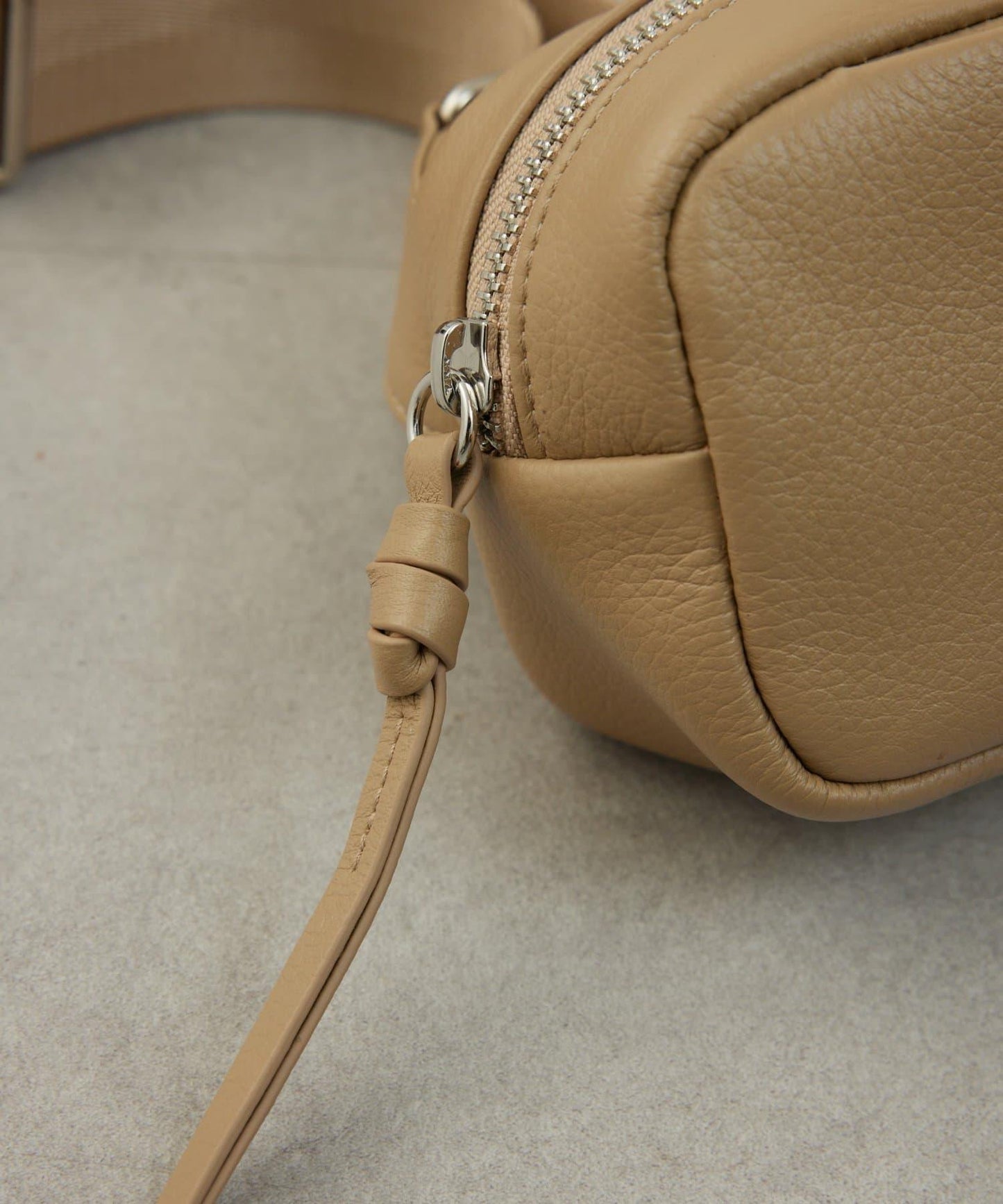 2.718 小巧斜挎包