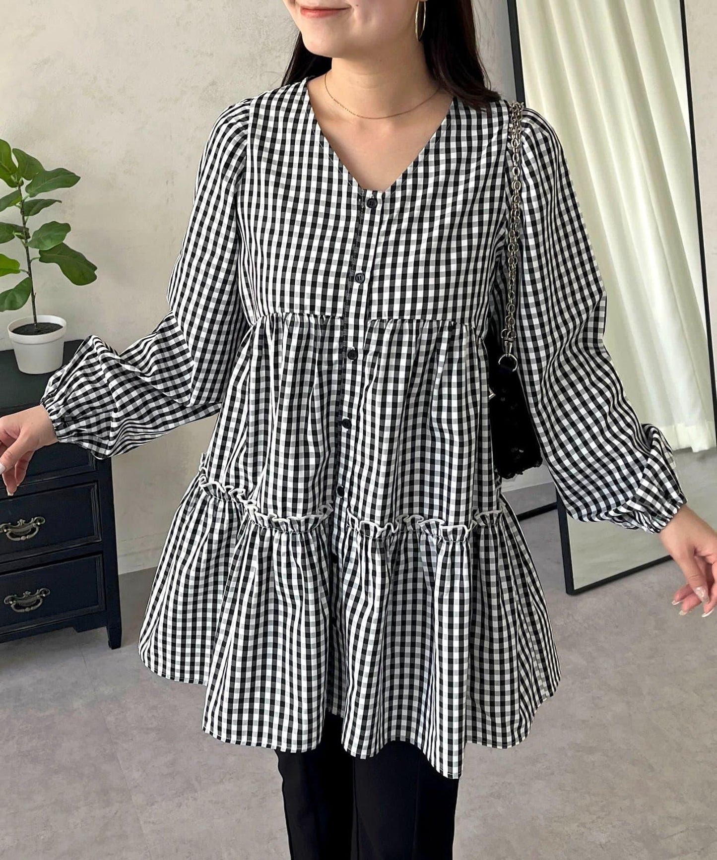 中長款下襬荷葉分層設計女襯衫