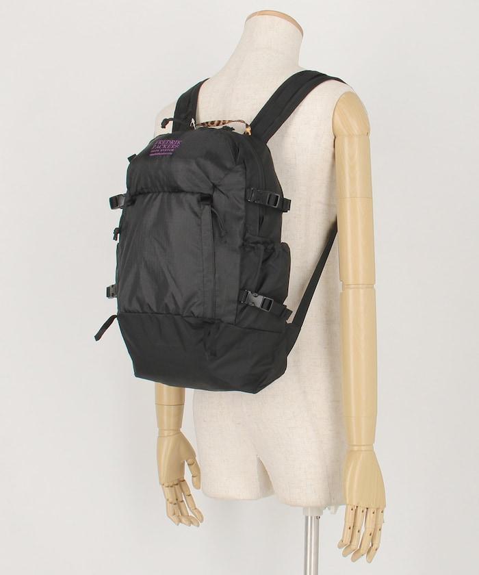 聯名 QUEST PACK 揹包