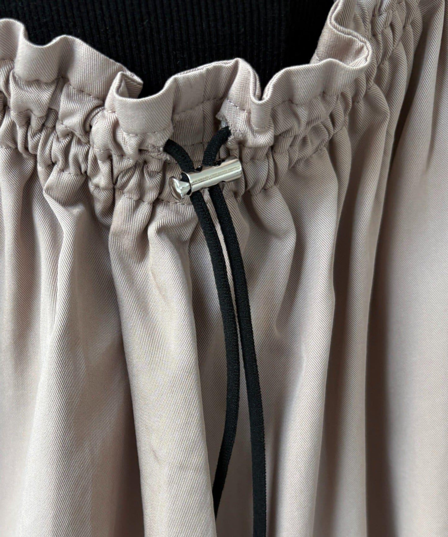 天絲斜紋荷葉邊吊帶上衣