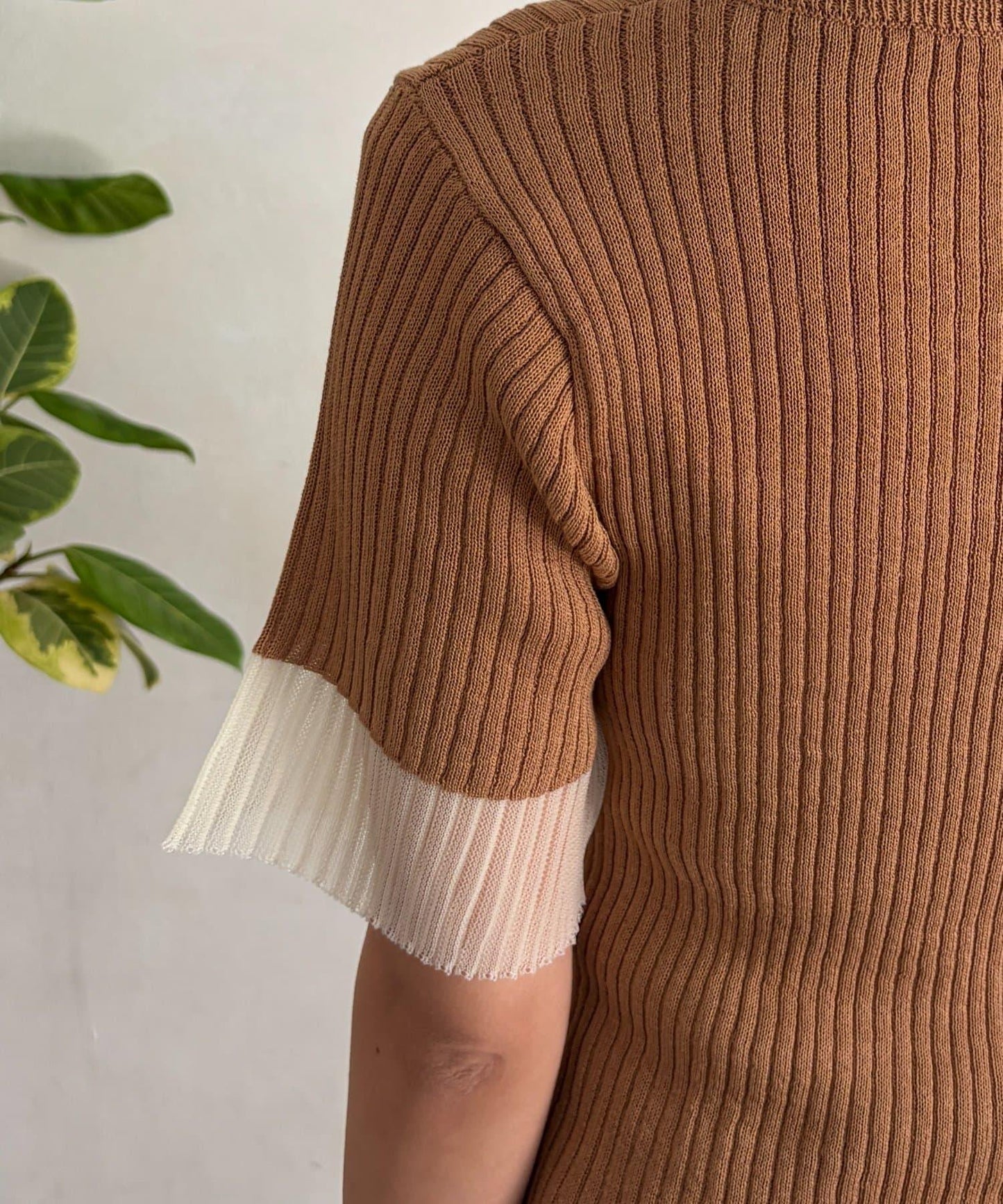 袖口透紗羅紋針織上衣