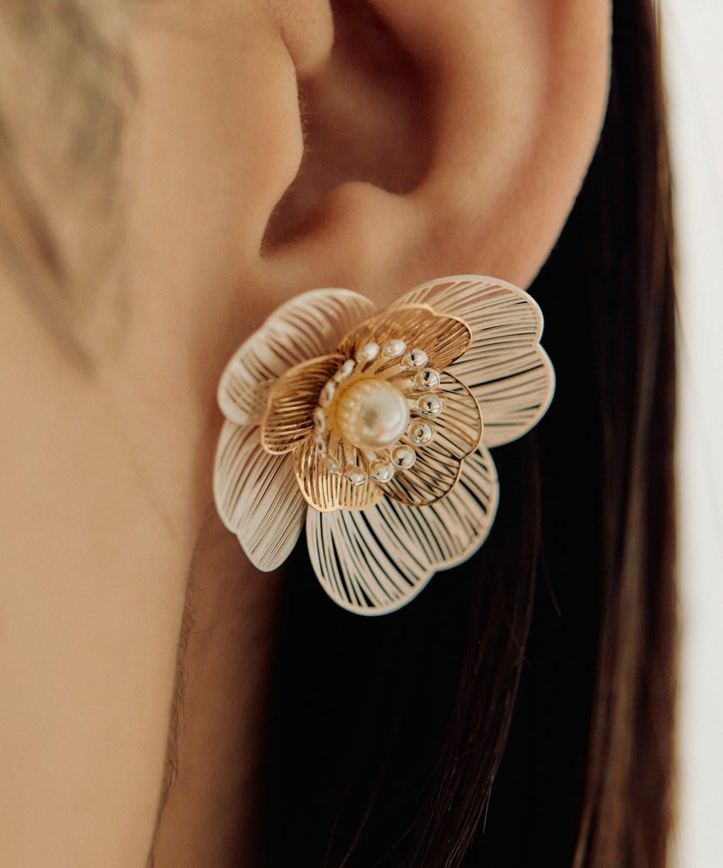 【ear PAPILLONNER】透かしパールフラワーピアス