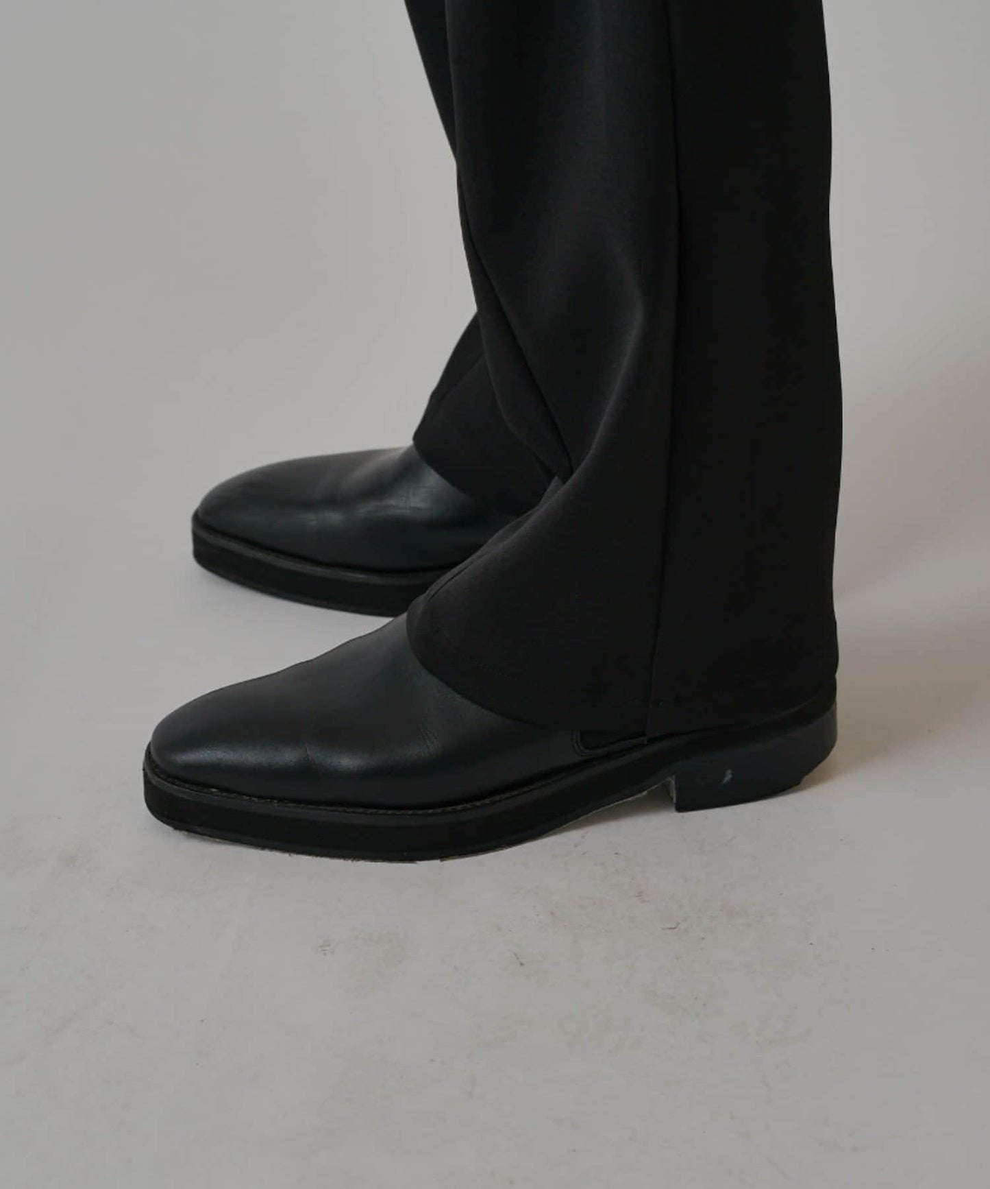 乾爽觸感微喇褲子