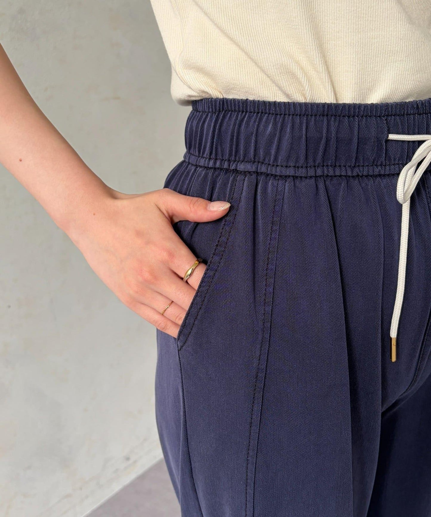 水洗做舊寬鬆彈力牛仔褲