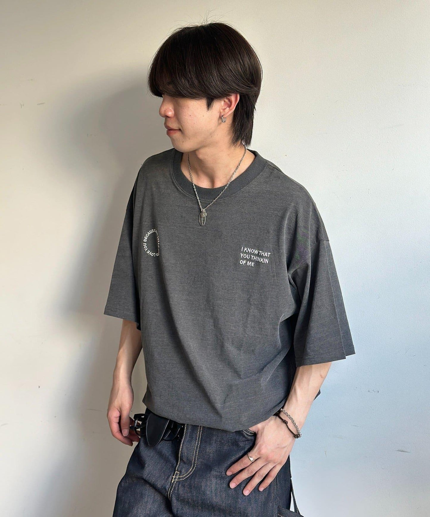 牛仔質感胸部刺繡T恤