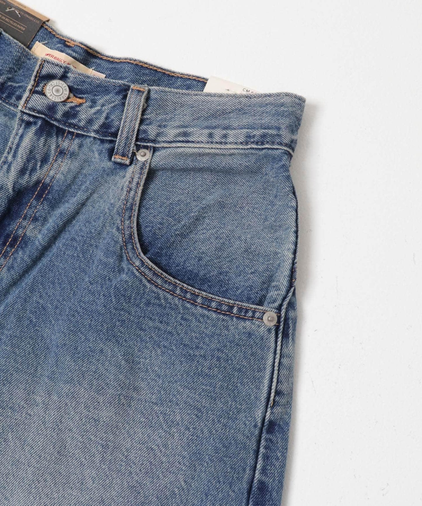 超寬鬆版 LEVI’S SUPER BAGGY JORT 短褲