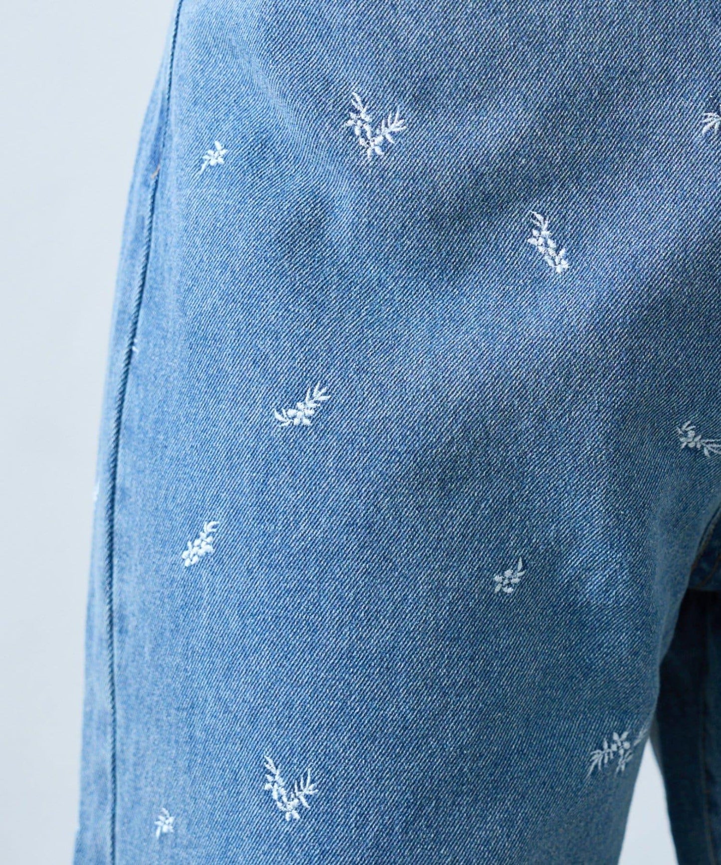 willow 花卉刺繡寬鬆直筒牛仔褲