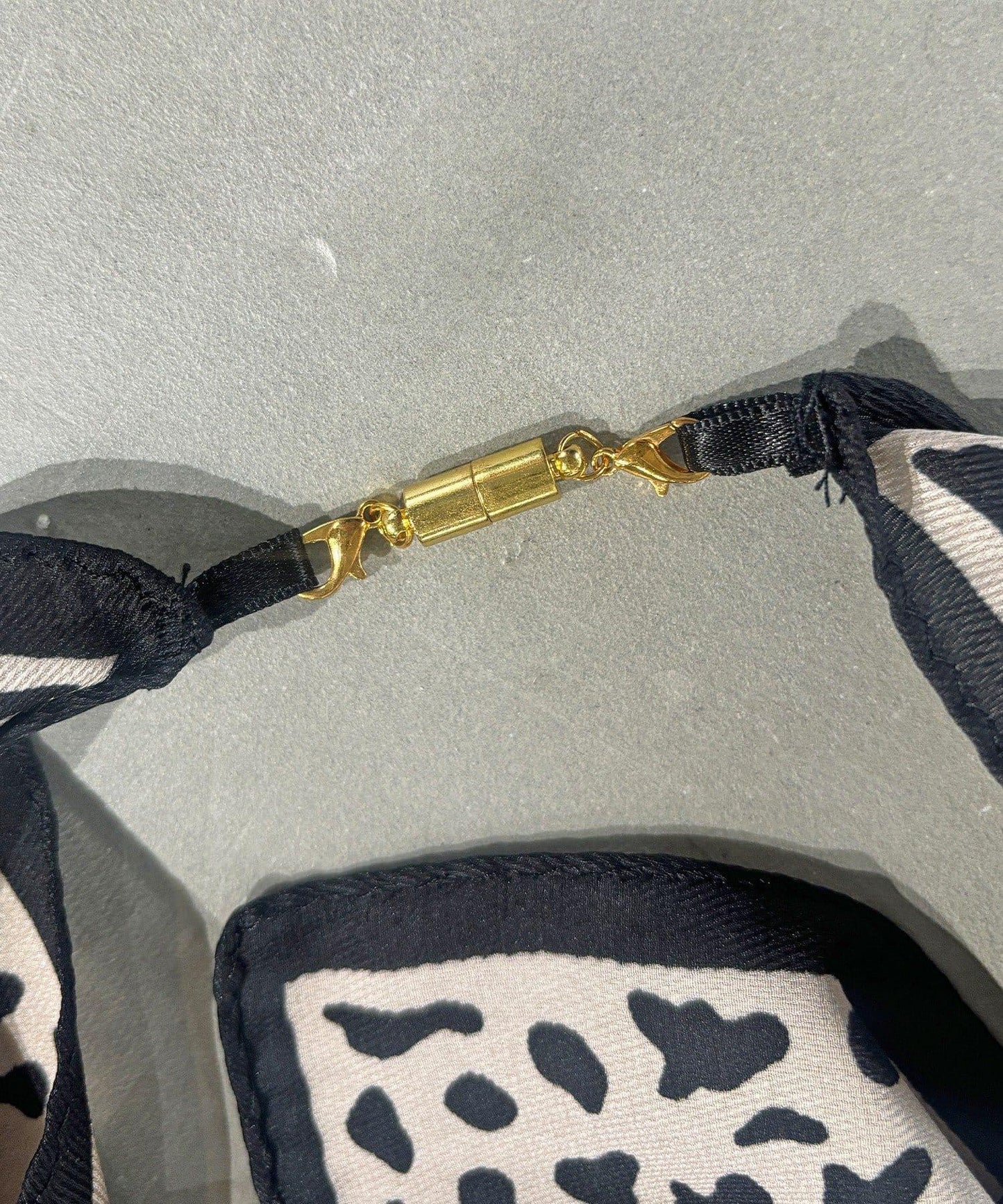 豹紋磁扣絲巾