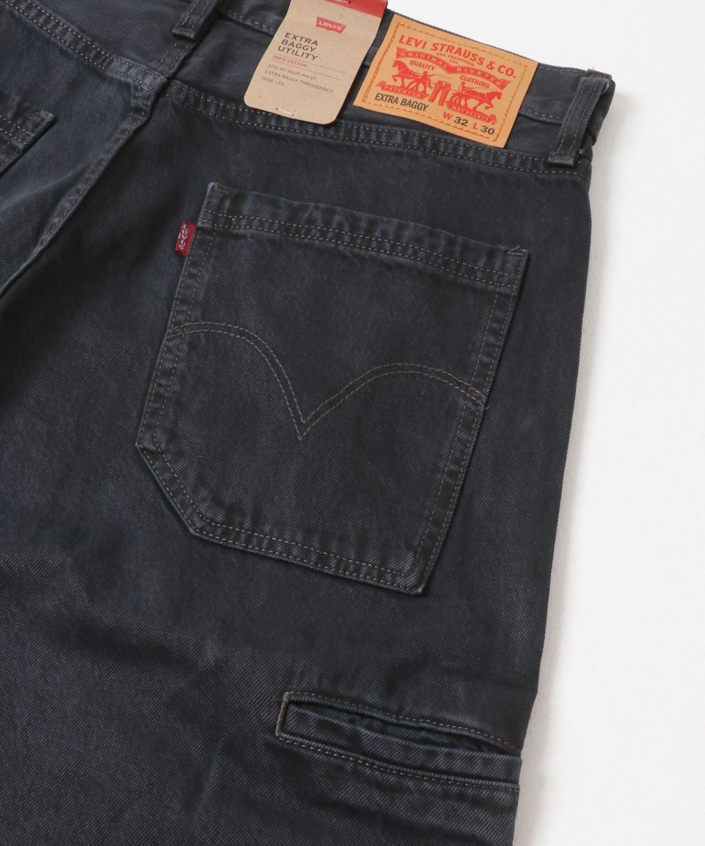 LEVI’S EXCLUSIVE EXTRA BAGGY