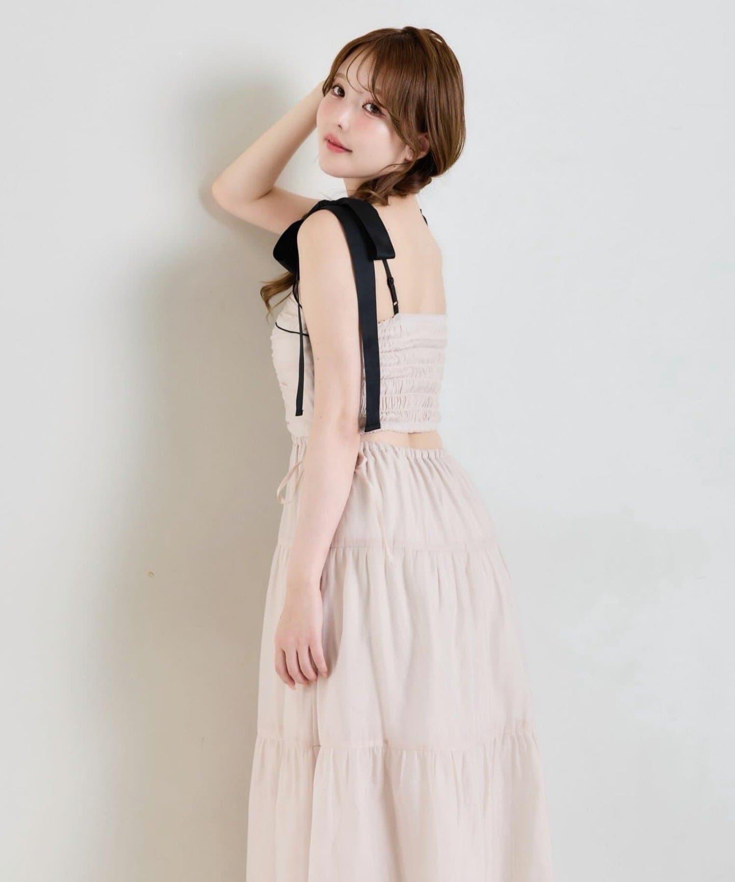撞色露背蝴蝶結肩帶吊帶連衣裙