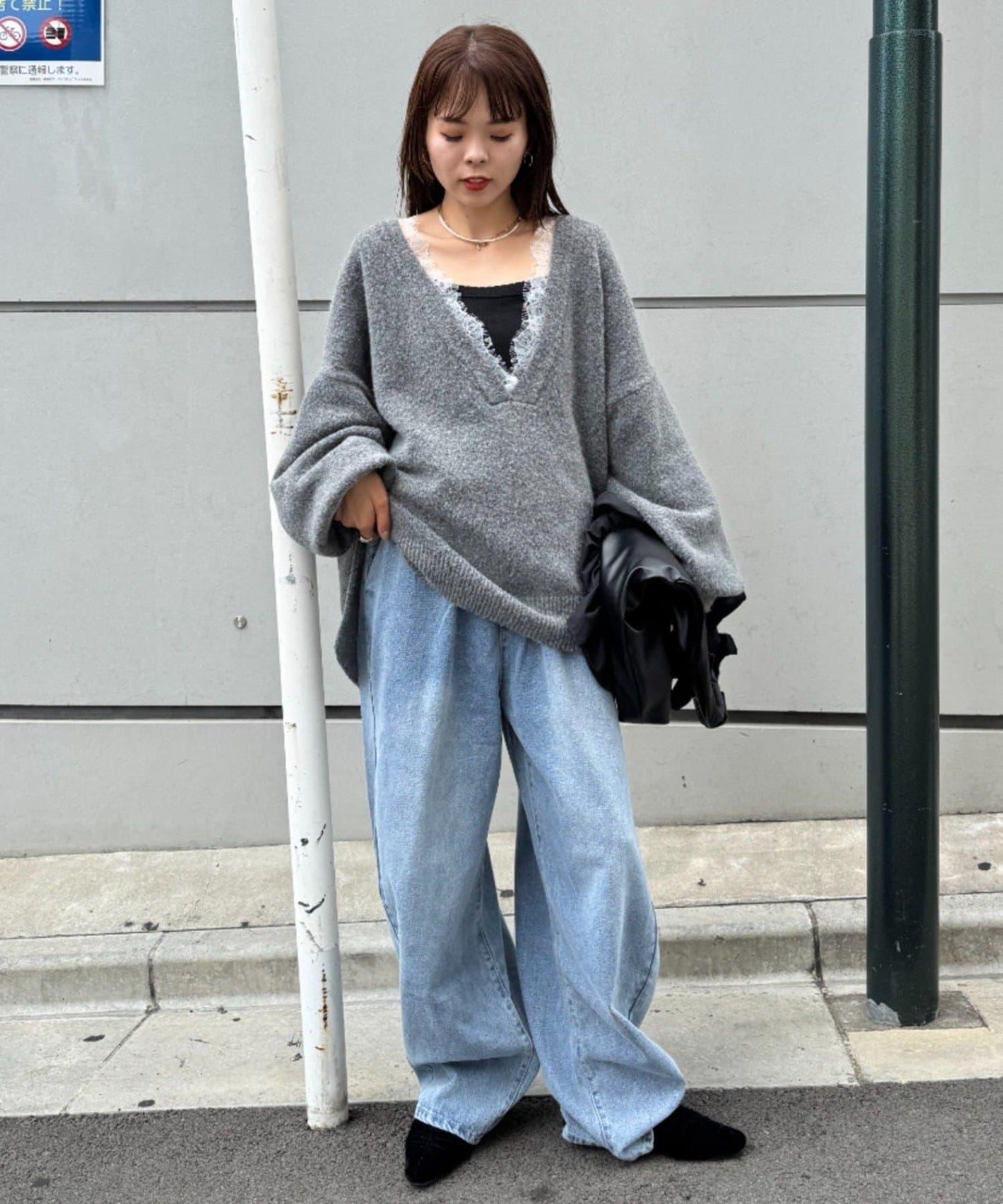 深V蕾絲拼接寬鬆針織衫