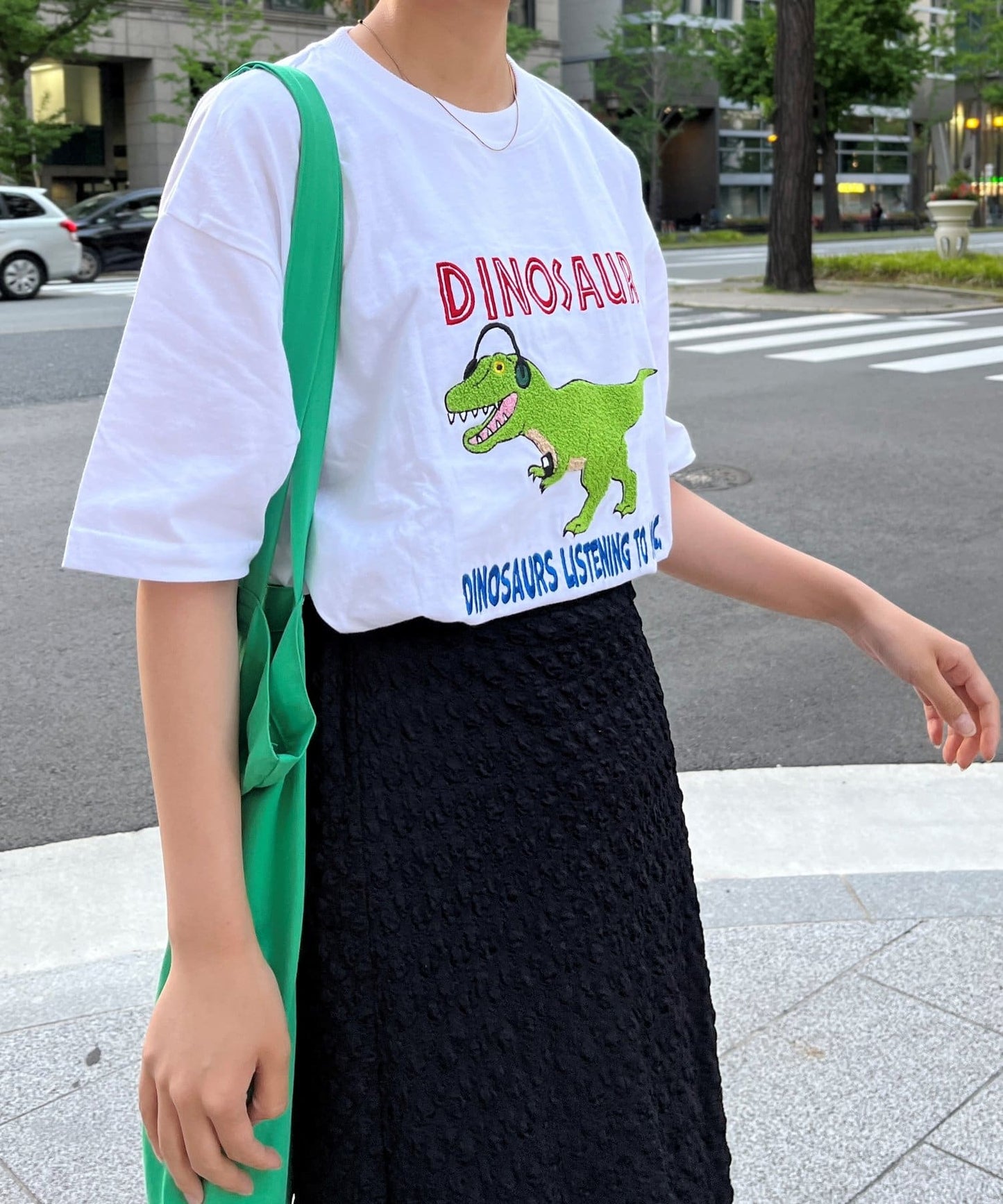 薩加拉刺繡T恤