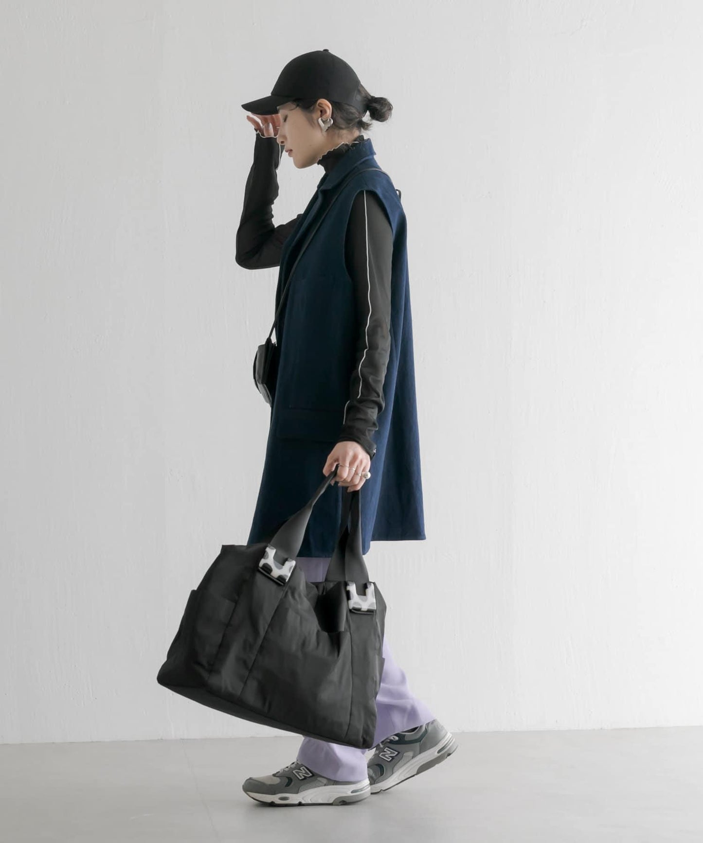 《社交網絡人氣急升!/適合1、2晚旅行或出差》帶肩帶/樹脂配件大號手提袋