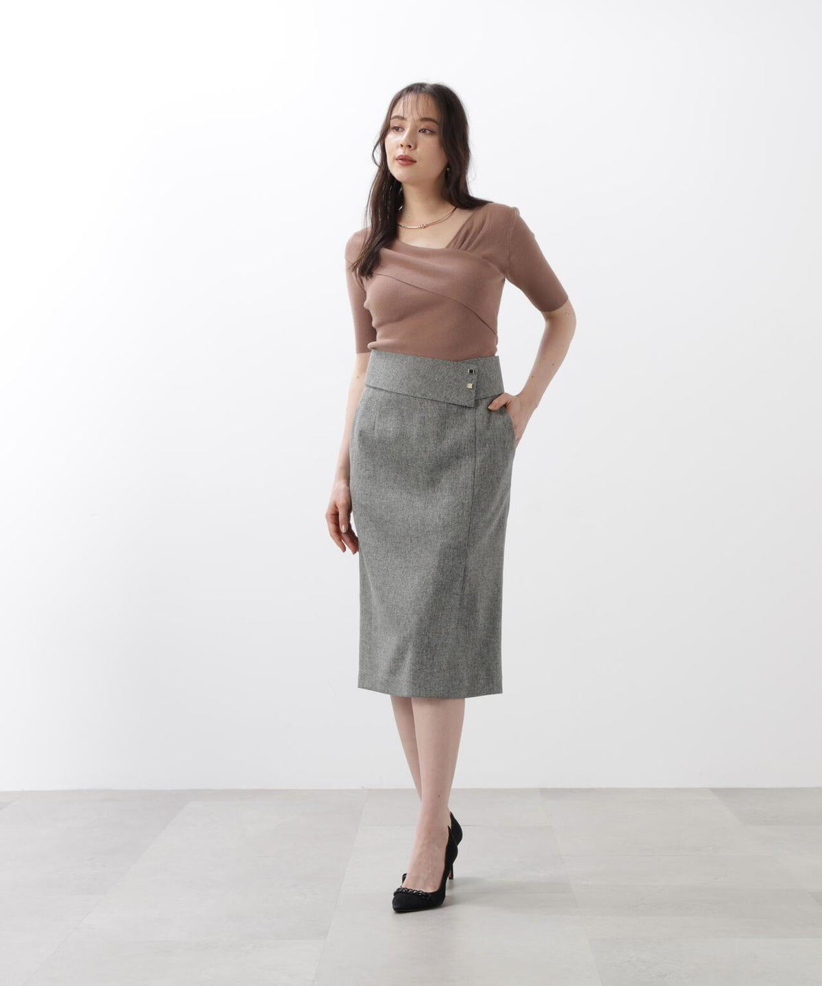 165743811