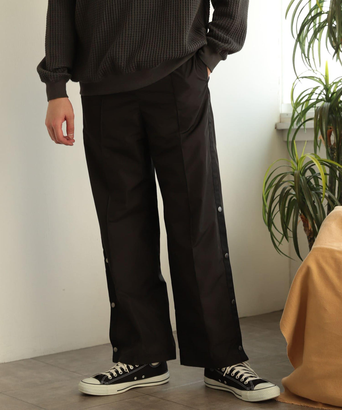 166065140
