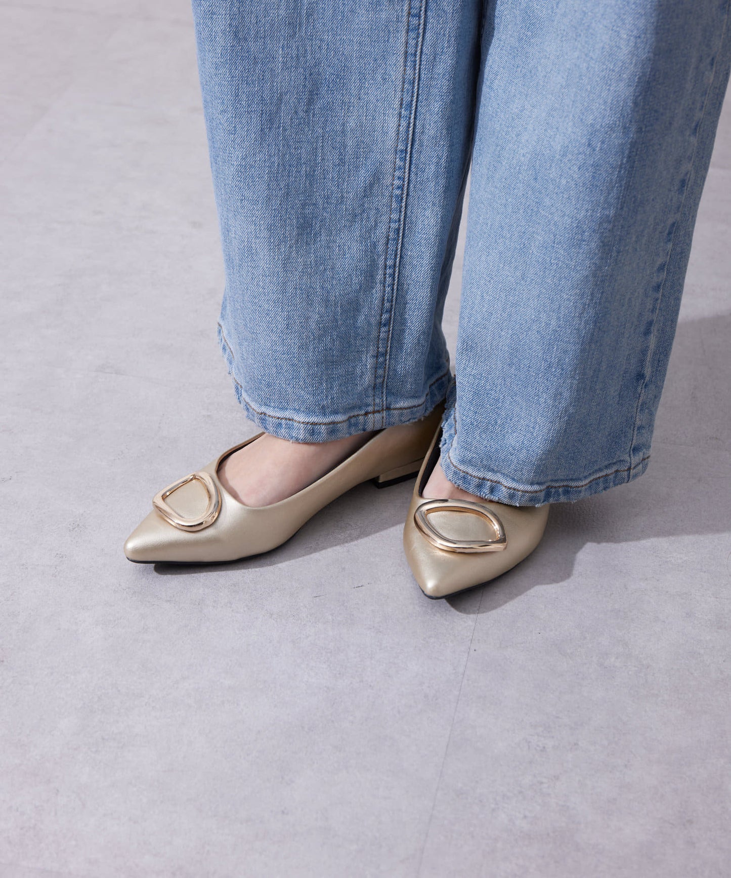 金色扣扁平鞋
