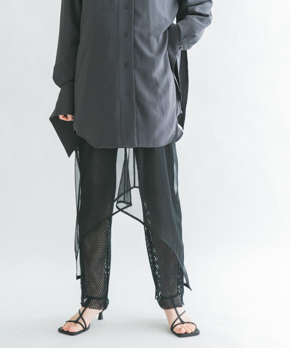 166031572